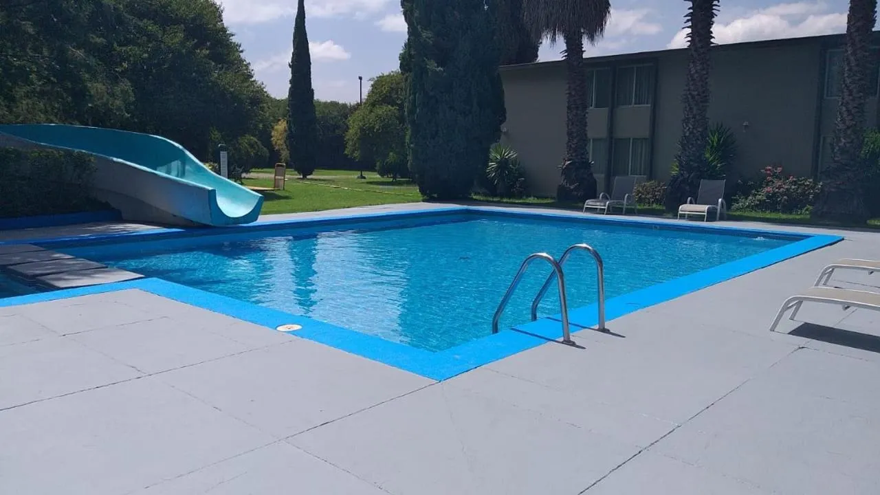 Swimming pool in Hotel La Joya Tulancingo