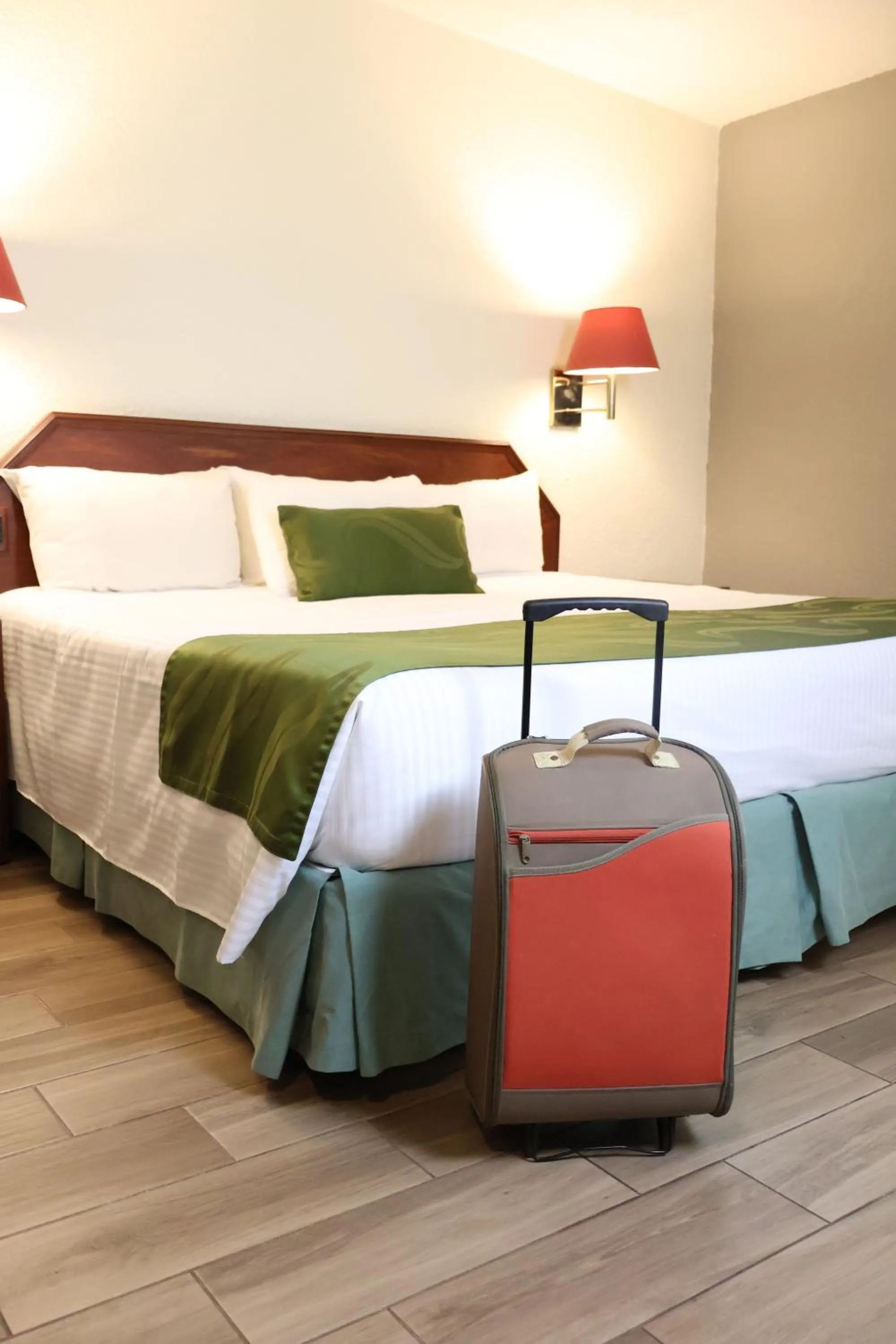 Bed in Hotel La Joya Tulancingo