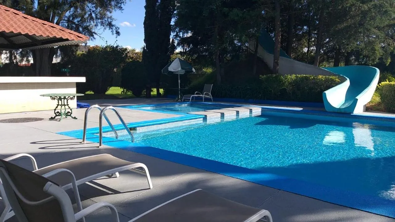 Swimming pool in Hotel La Joya Tulancingo