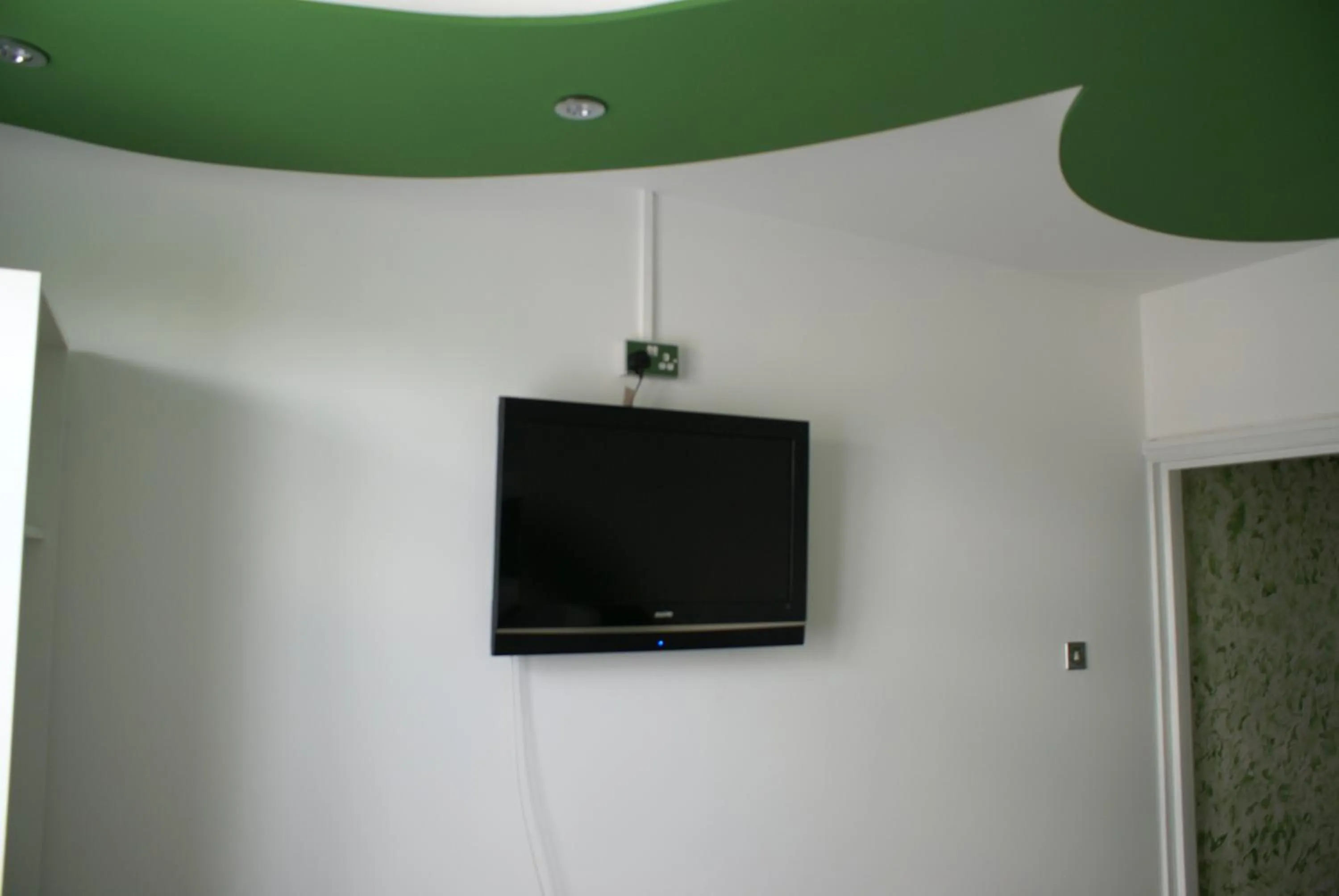 TV and multimedia in Loughborough Grange Guesthouse & Spa Treatments