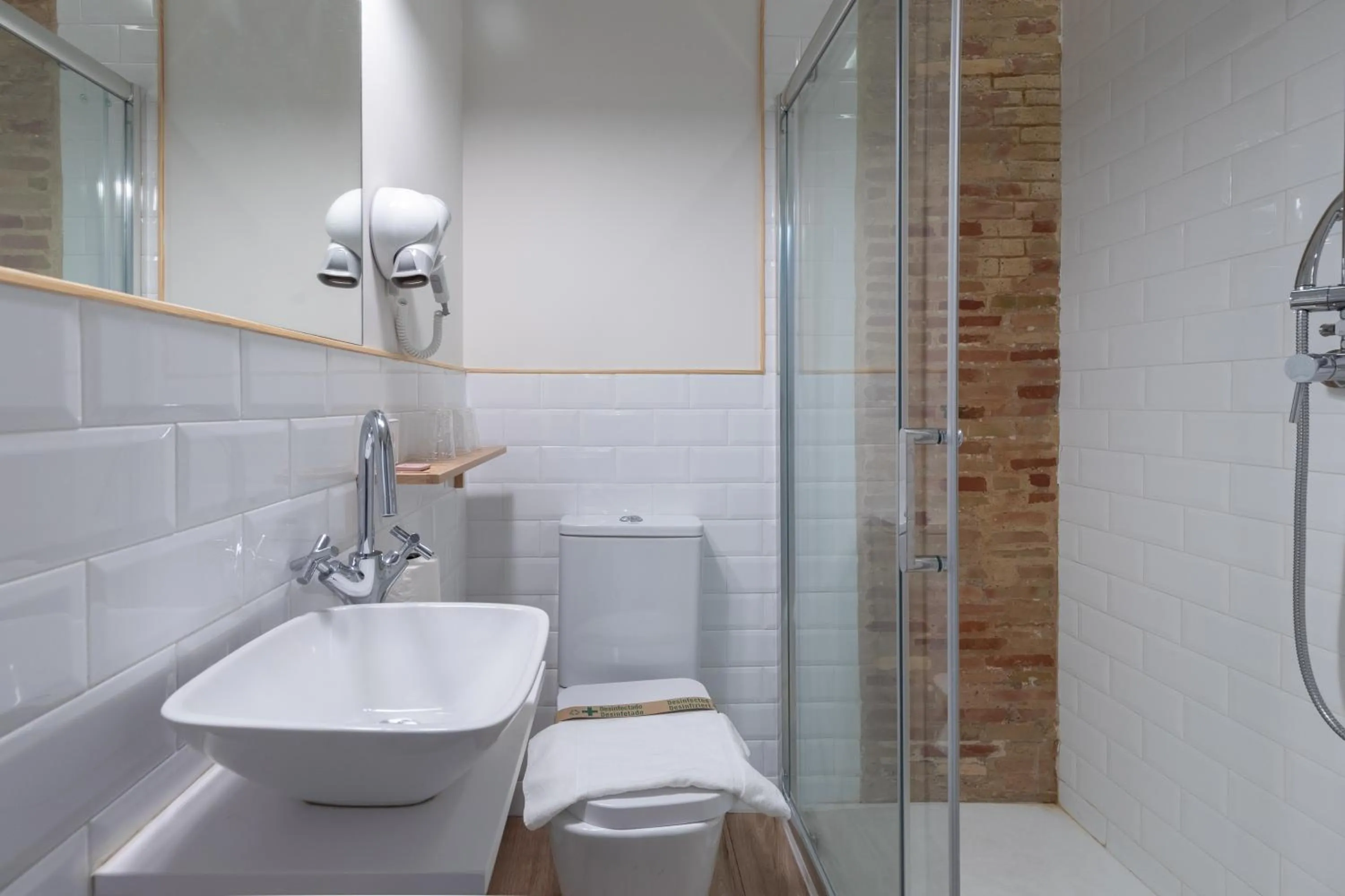 Shower in Casa del Patriarca