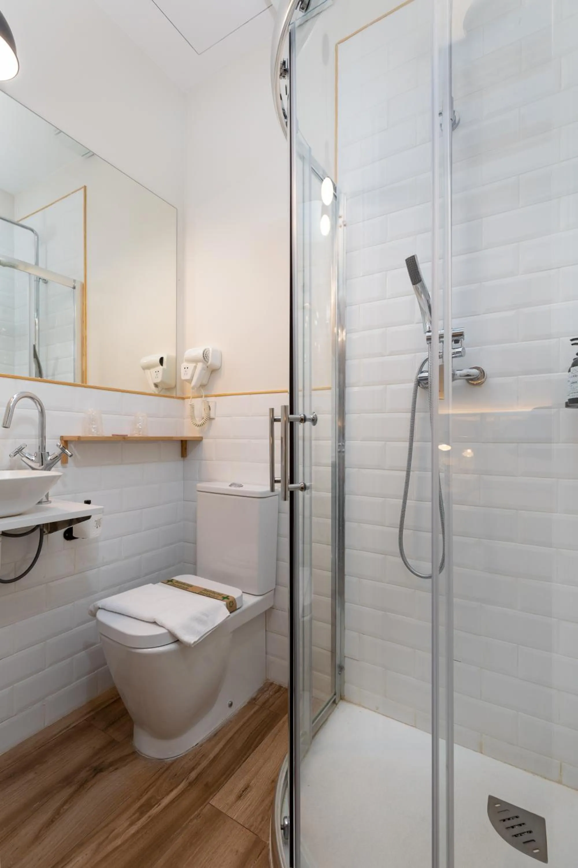 Shower in Casa del Patriarca