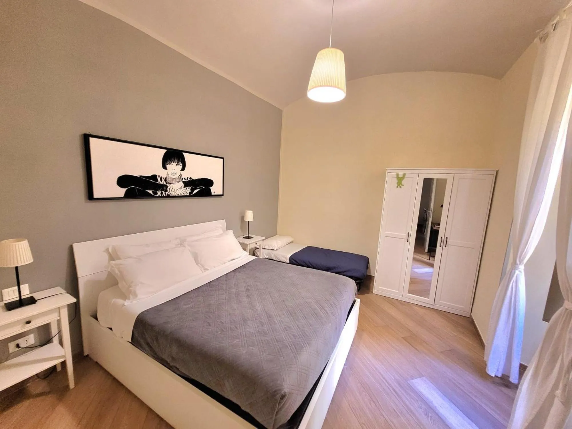 Bedroom, Bed in Home Vaticano 50 steps from Museum