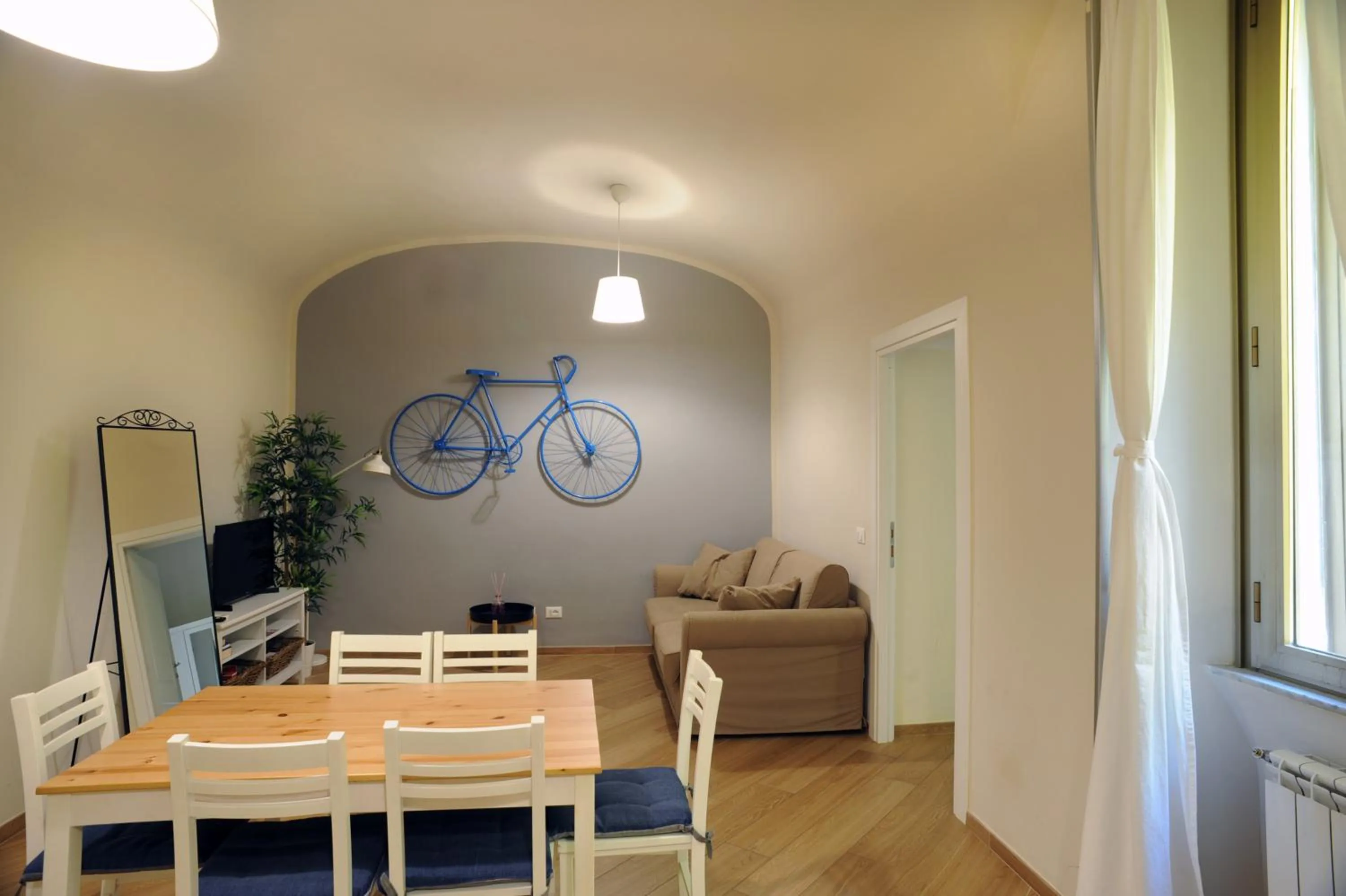 Dining area in Home Vaticano 50 steps from Museum