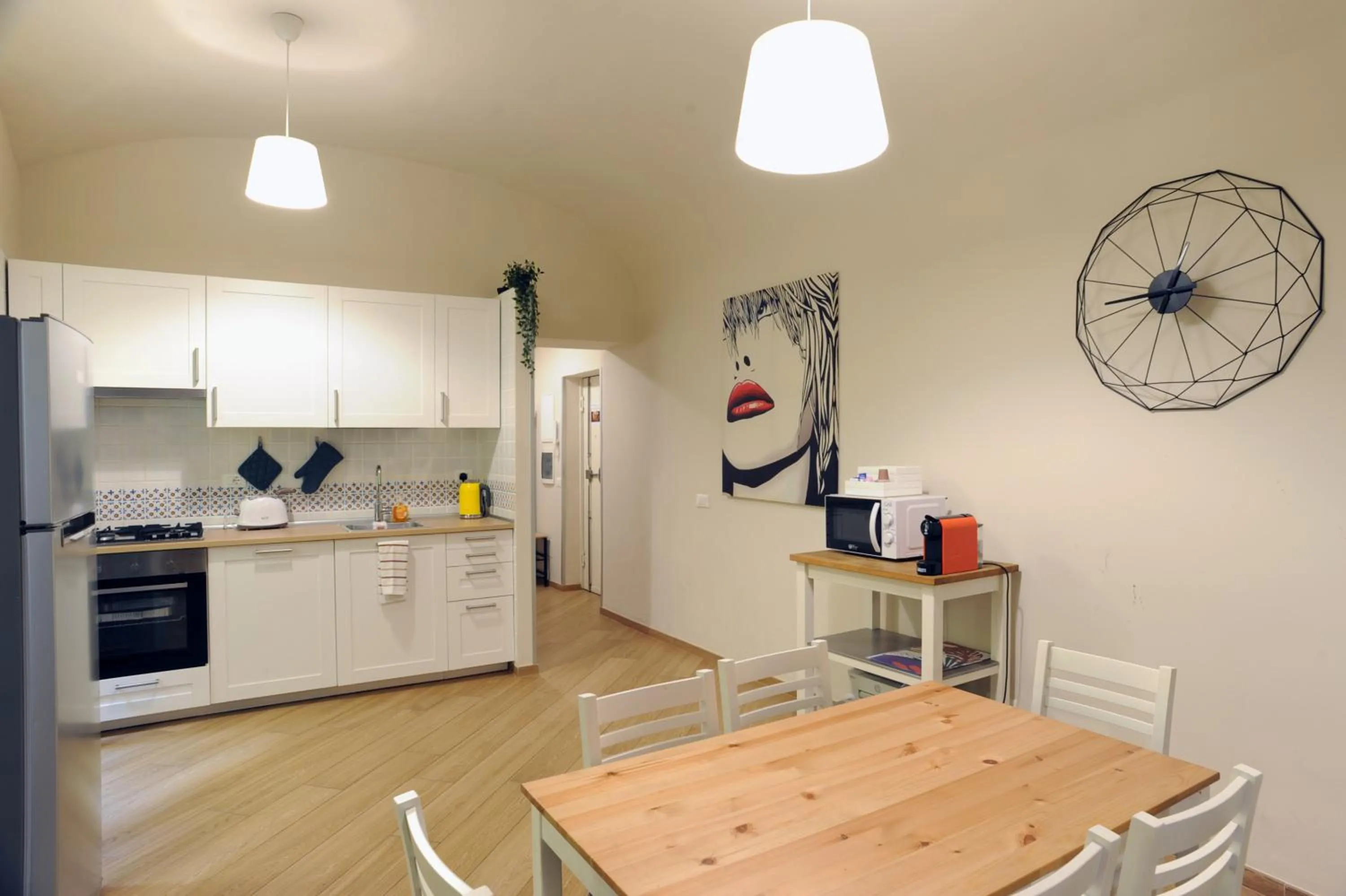 Dining area in Home Vaticano 50 steps from Museum