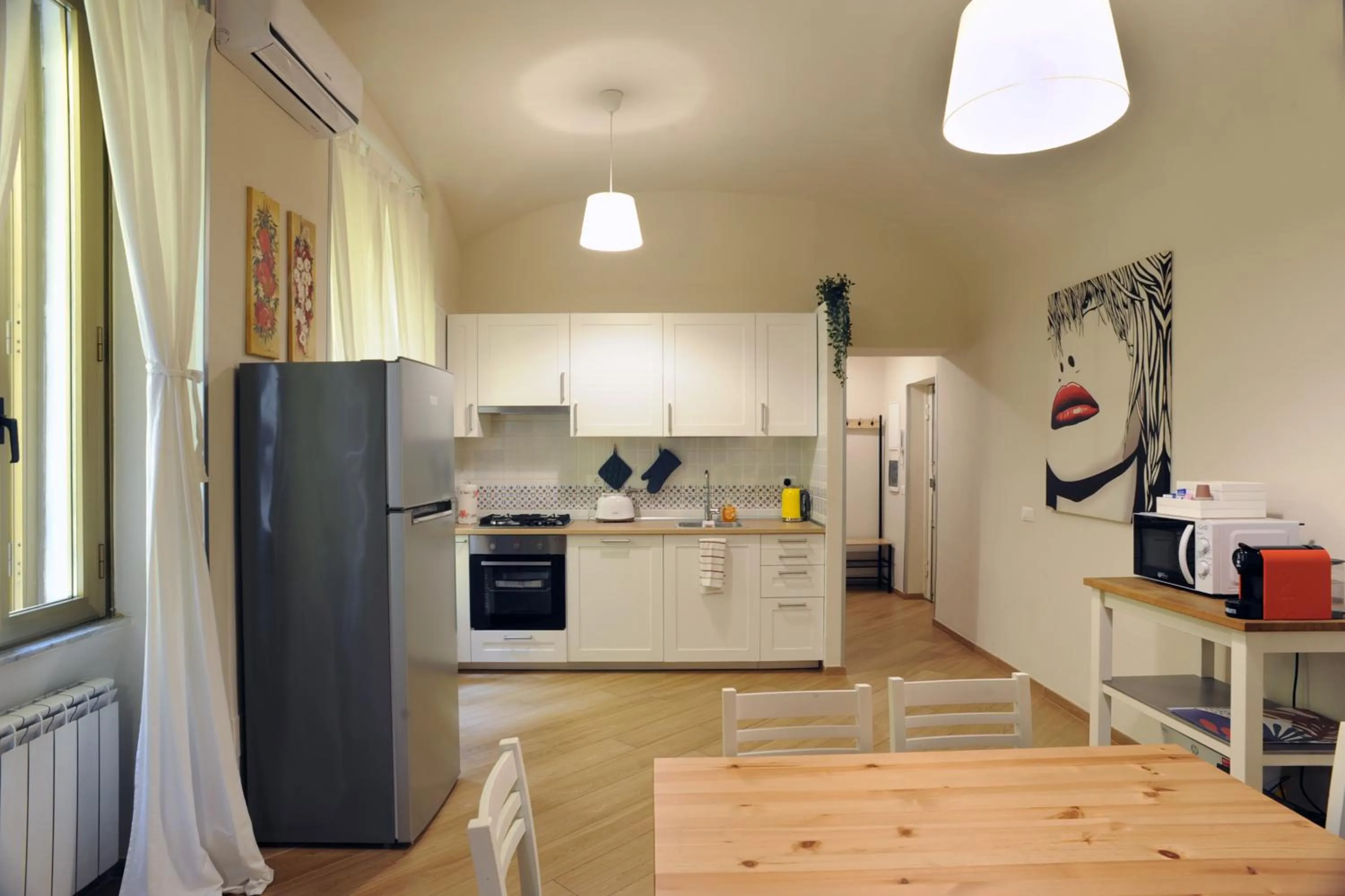 Kitchen or kitchenette in Home Vaticano 50 steps from Museum