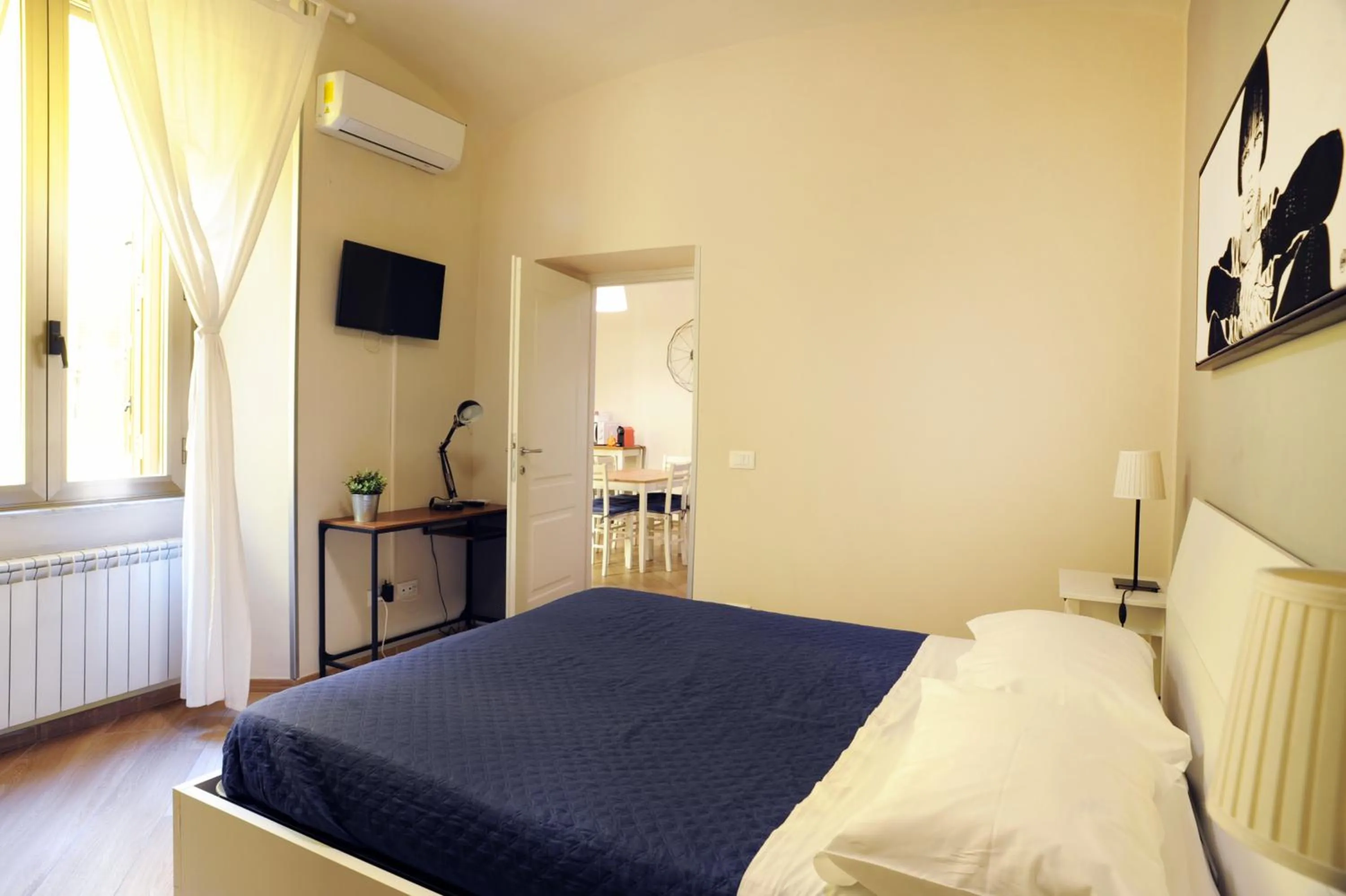 Bedroom, Bed in Home Vaticano 50 steps from Museum