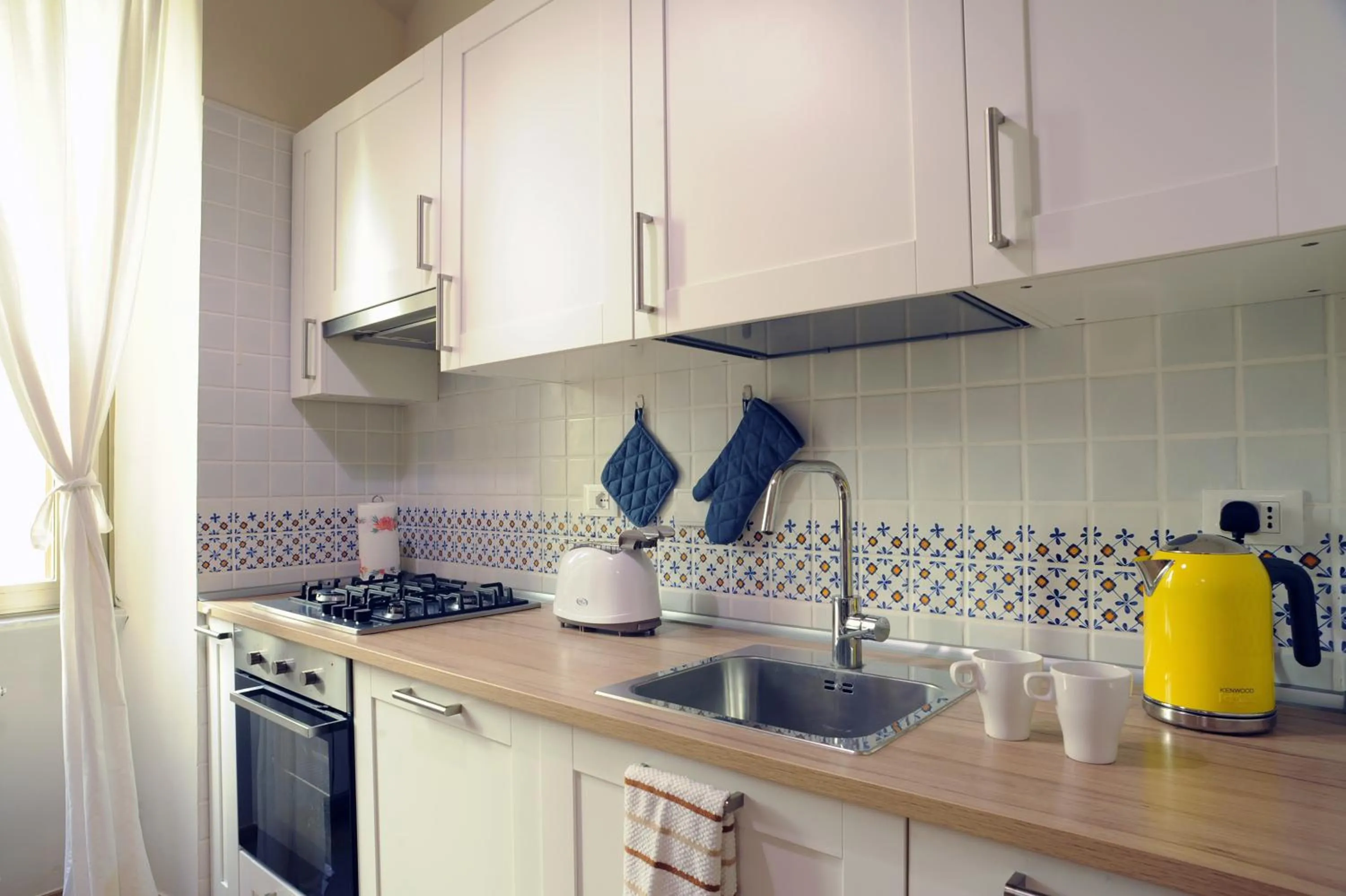 Kitchen or kitchenette in Home Vaticano 50 steps from Museum