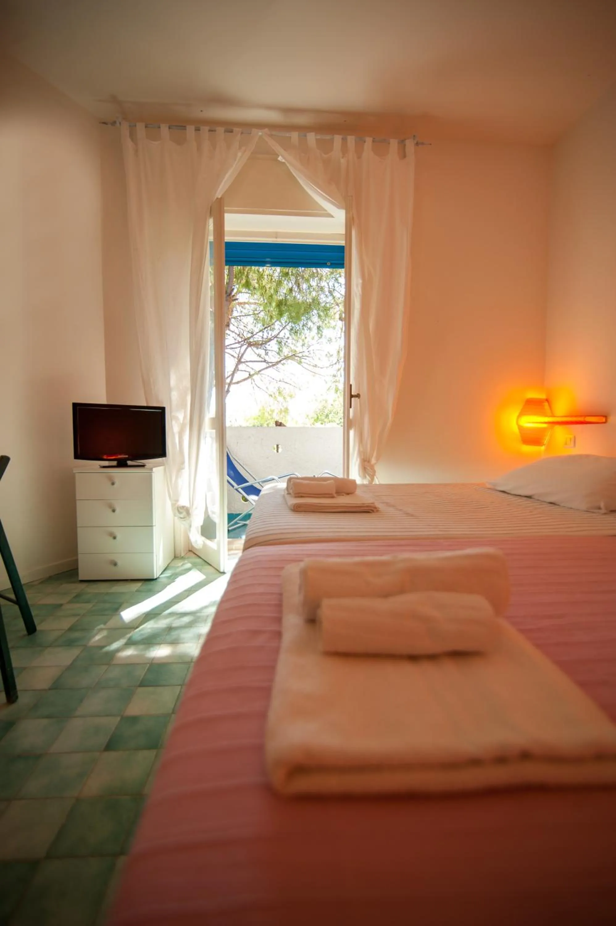 Photo of the whole room, Bed in Suite House L'Isola Che Non C'è