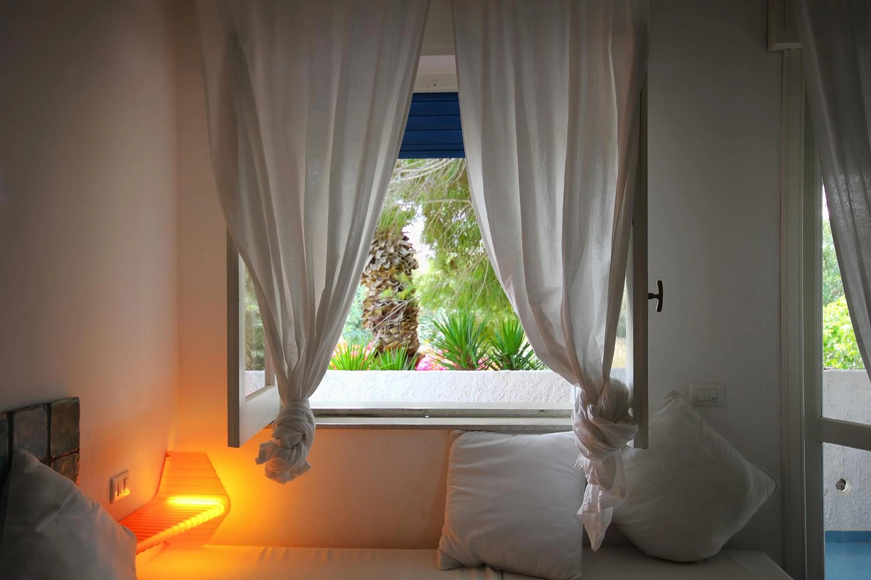 Garden view, Bed in Suite House L'Isola Che Non C'è