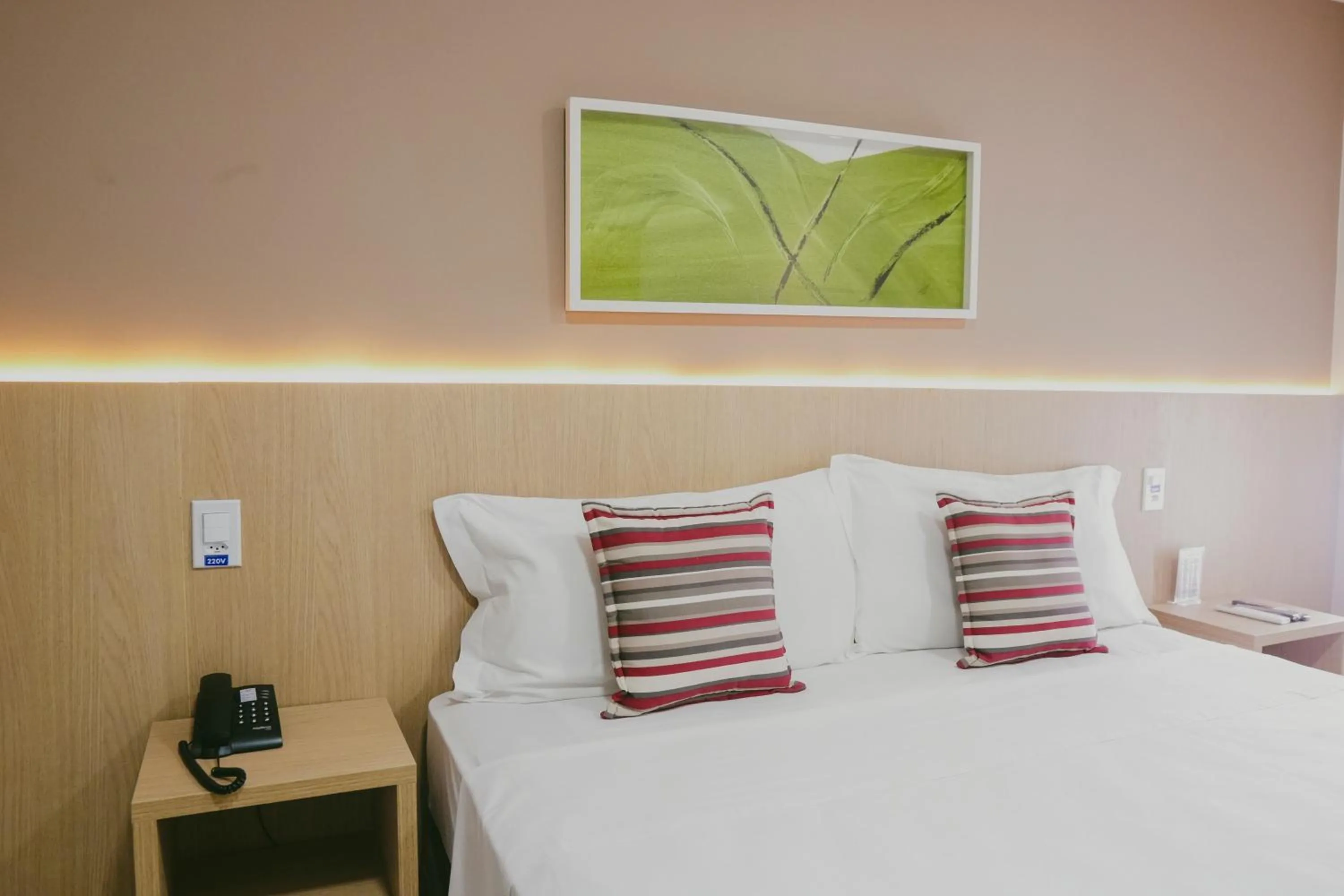 Bed in SLZ Lagoa Hotel