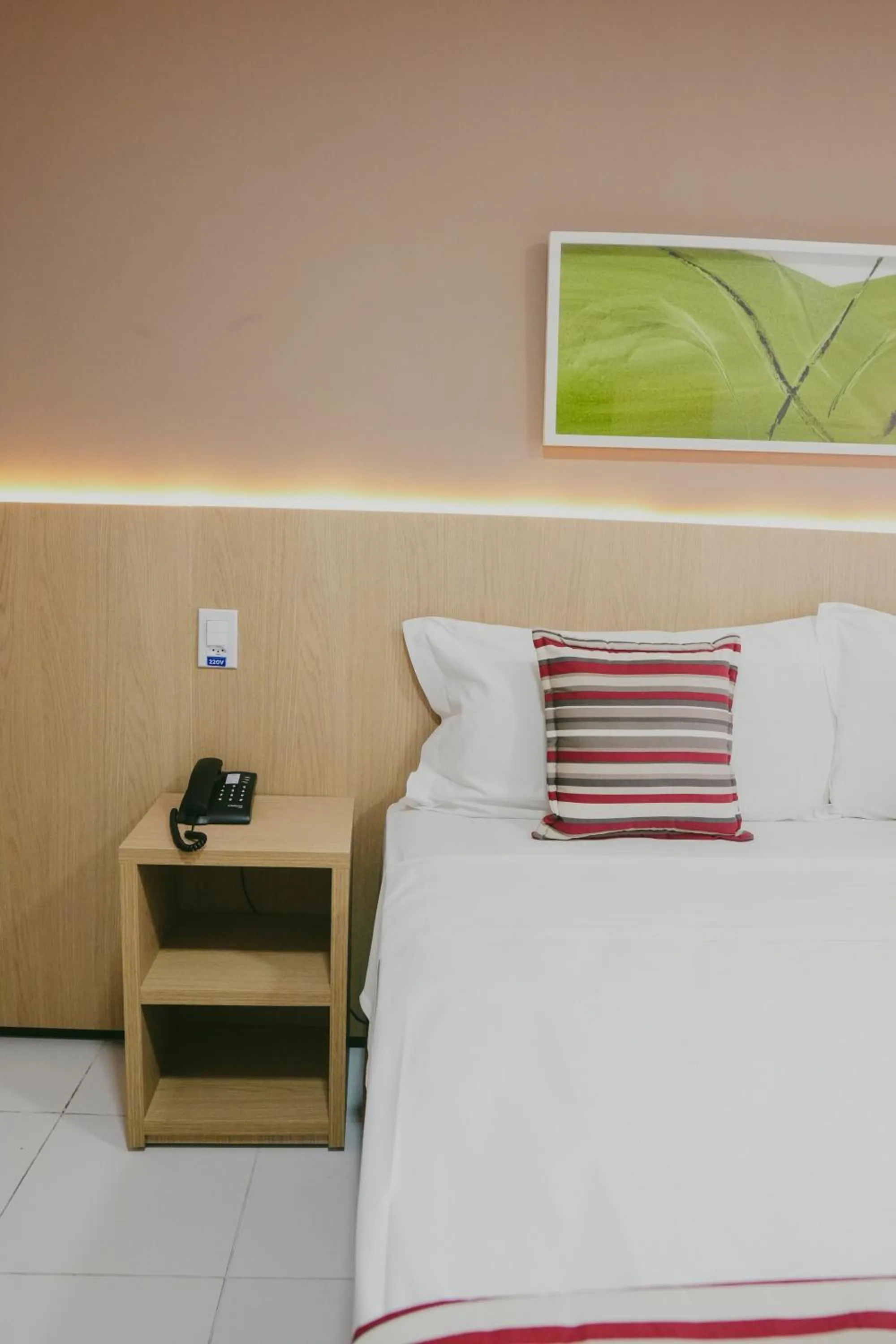 Bed in SLZ Lagoa Hotel