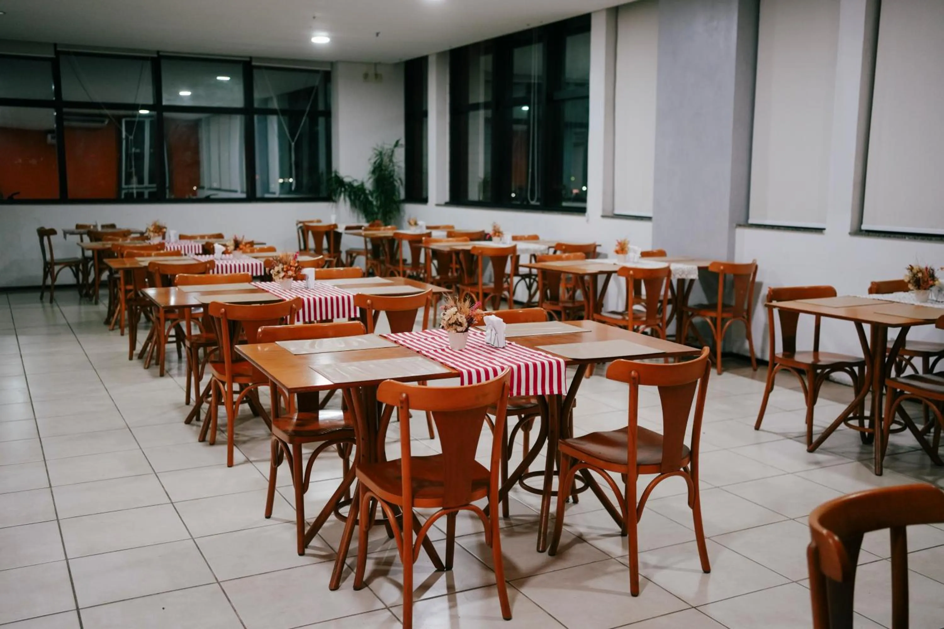 Restaurant/places to eat in SLZ Lagoa Hotel