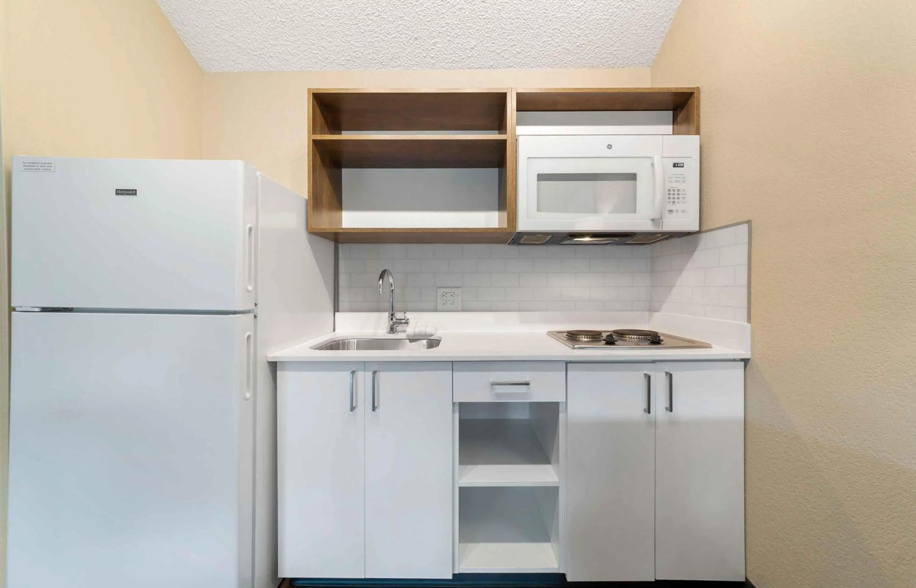 Kitchen or kitchenette in Extended Stay America Premier Suites - Miami - Airport - Miami Springs