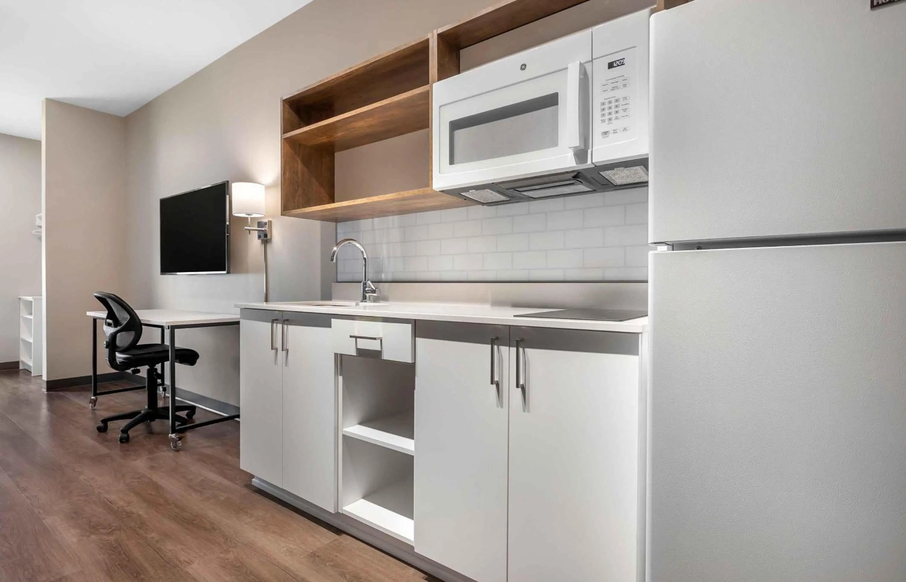 Kitchen or kitchenette in Extended Stay America Premier Suites - Miami - Airport - Miami Springs
