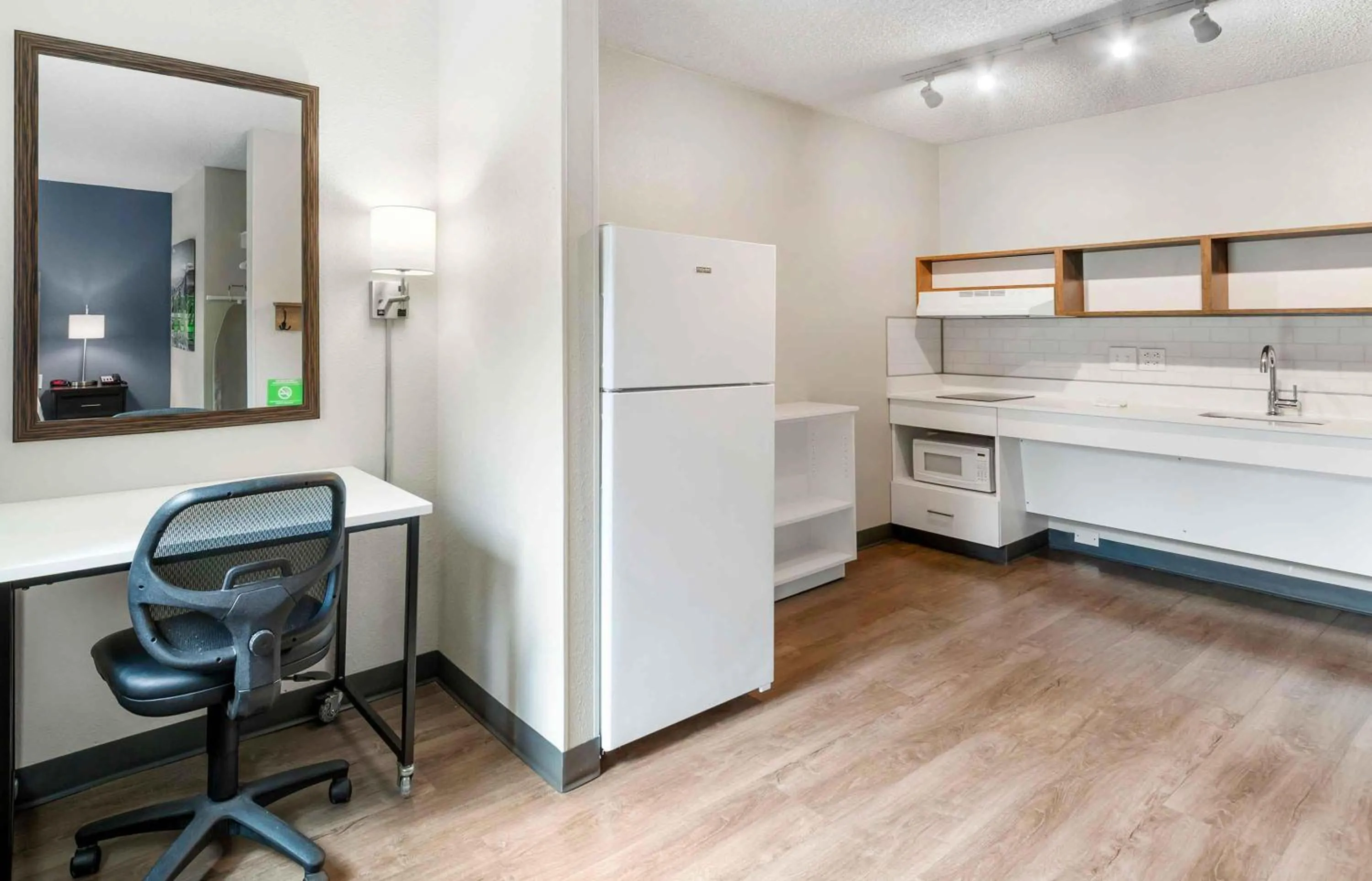 Kitchen or kitchenette in Extended Stay America Premier Suites - Miami - Airport - Miami Springs