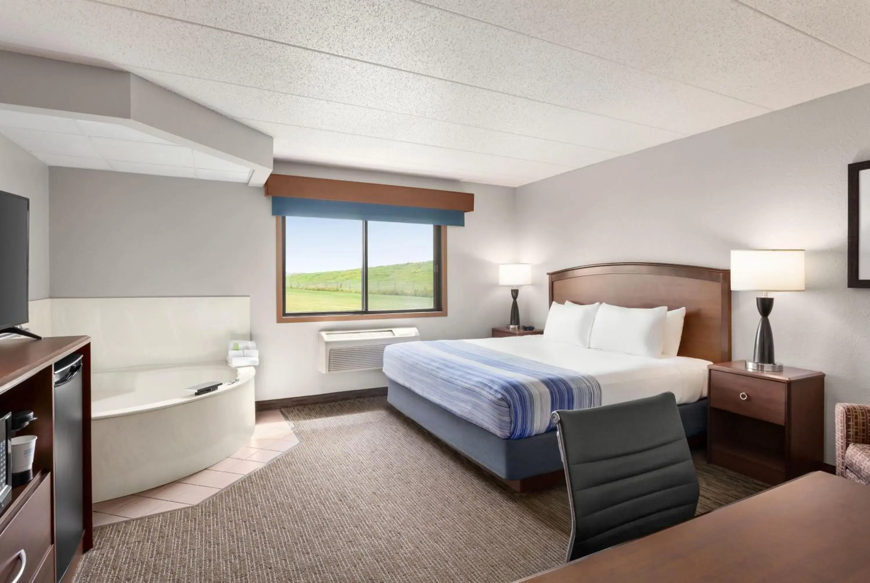 Photo of the whole room, Bed in AmericInn by Wyndham Fergus Falls Conference Center Photo of the whole room, Bed in AmericInn by Wyndham Fergus Falls Conference Center