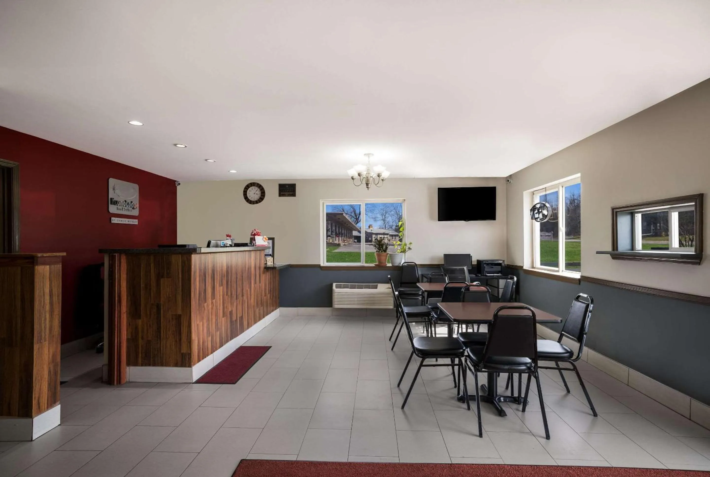 Lobby or reception in Econo Lodge Inn & Suites Canandaigua - Finger Lakes Area