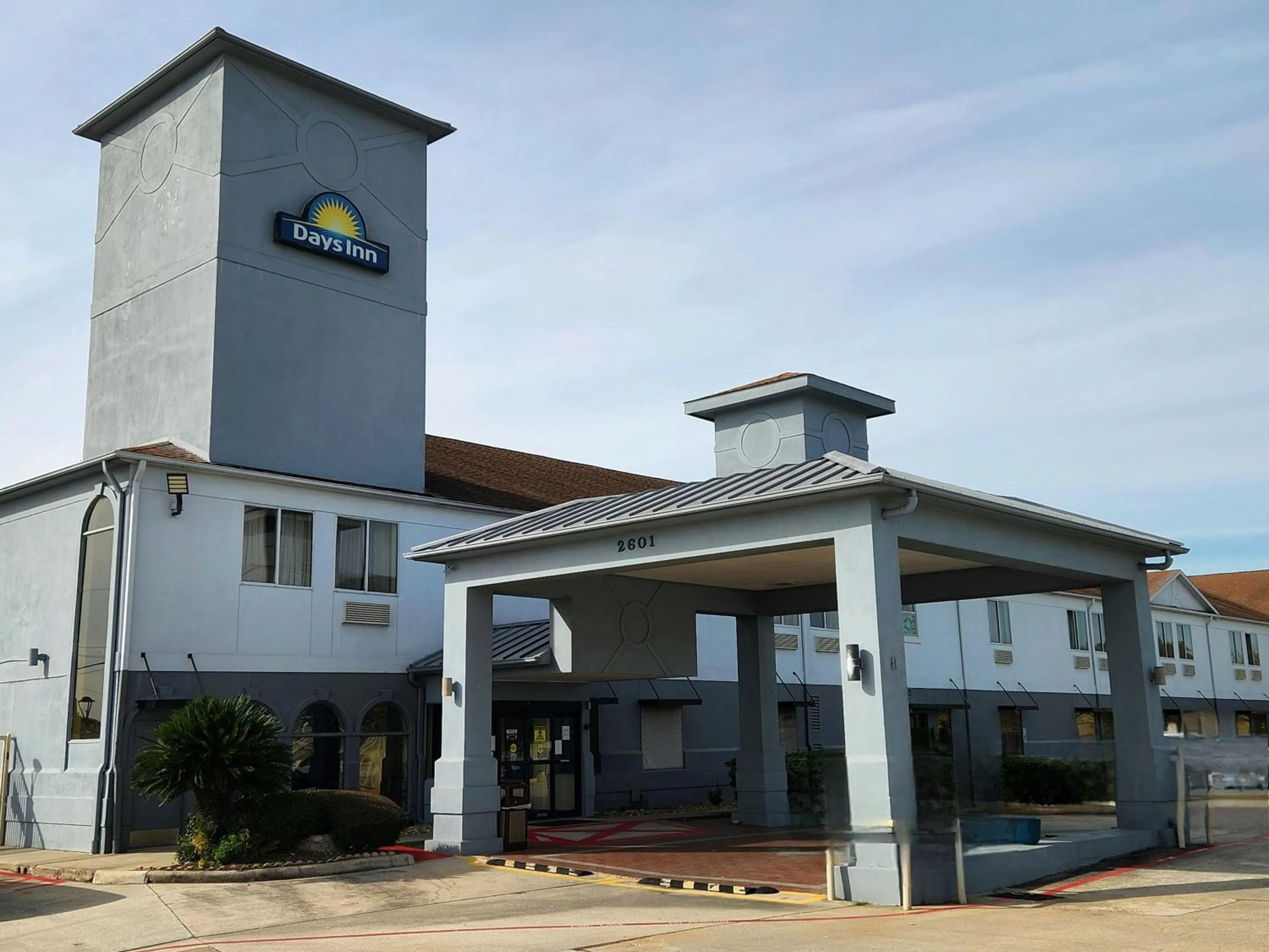 Property building in Days Inn & Suites by Wyndham Pasadena