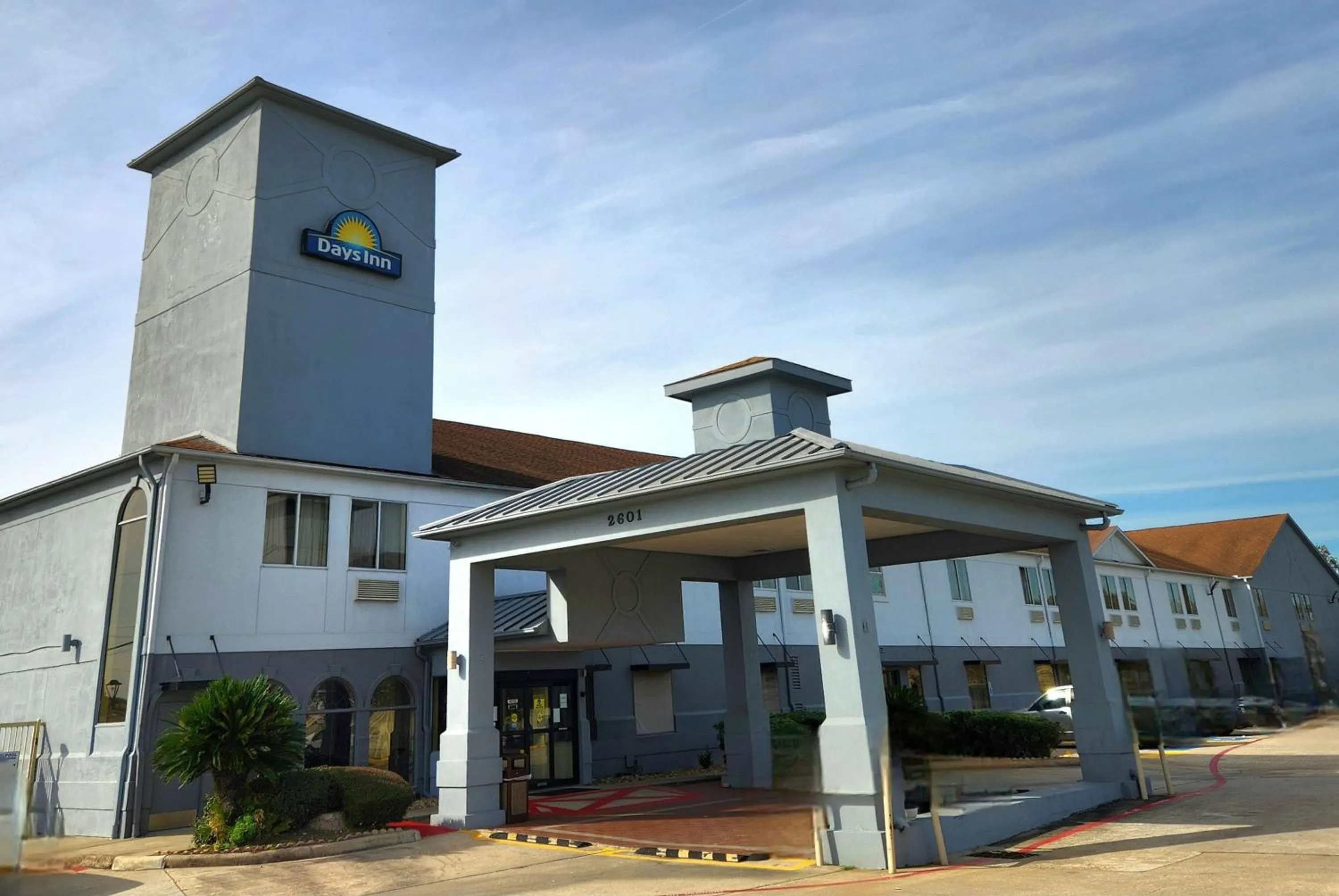 Property building in Days Inn & Suites by Wyndham Pasadena