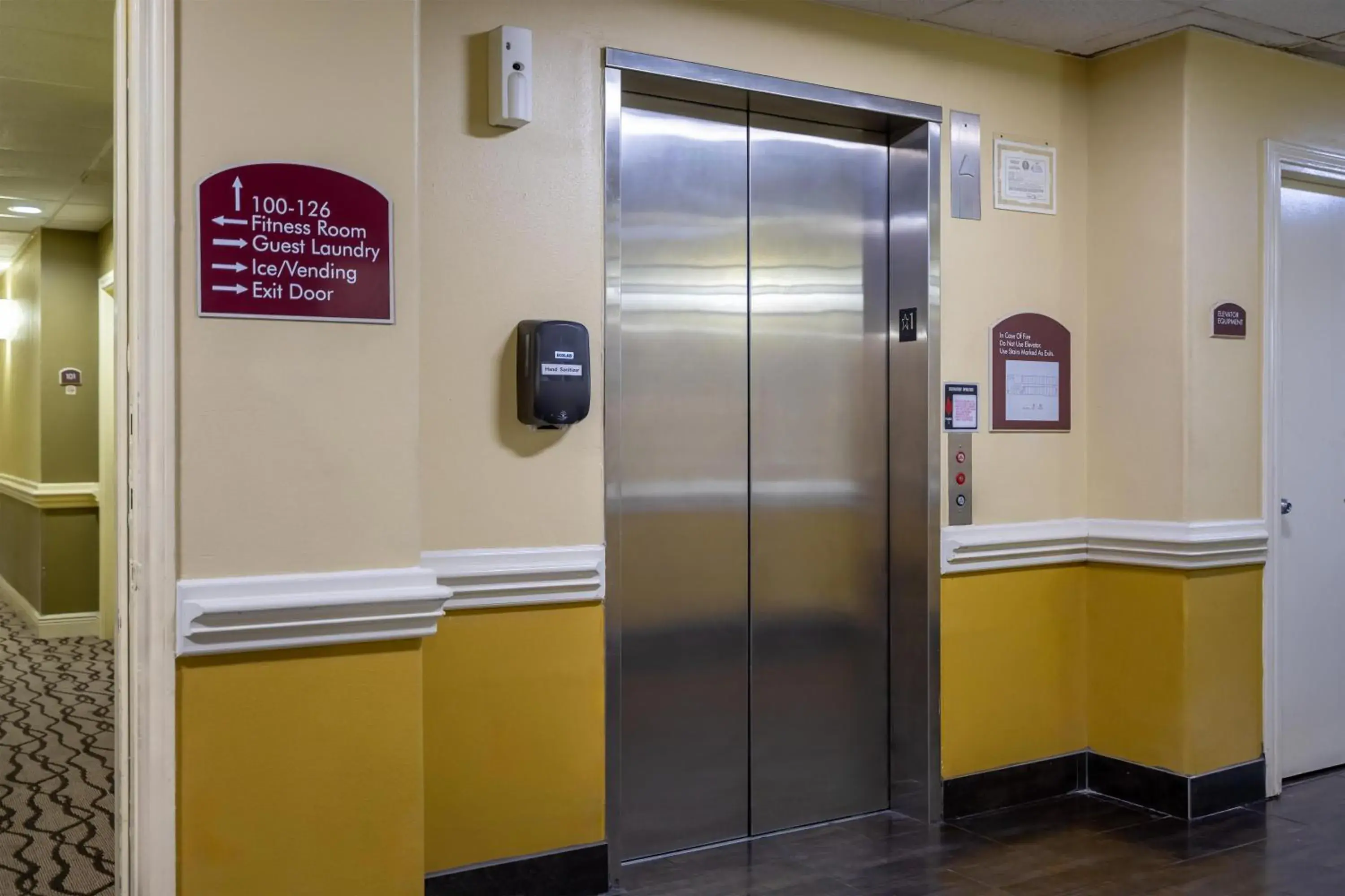 Property building in Studio 6 Suites Pasadena, TX Property building in Studio 6 Suites Pasadena, TX