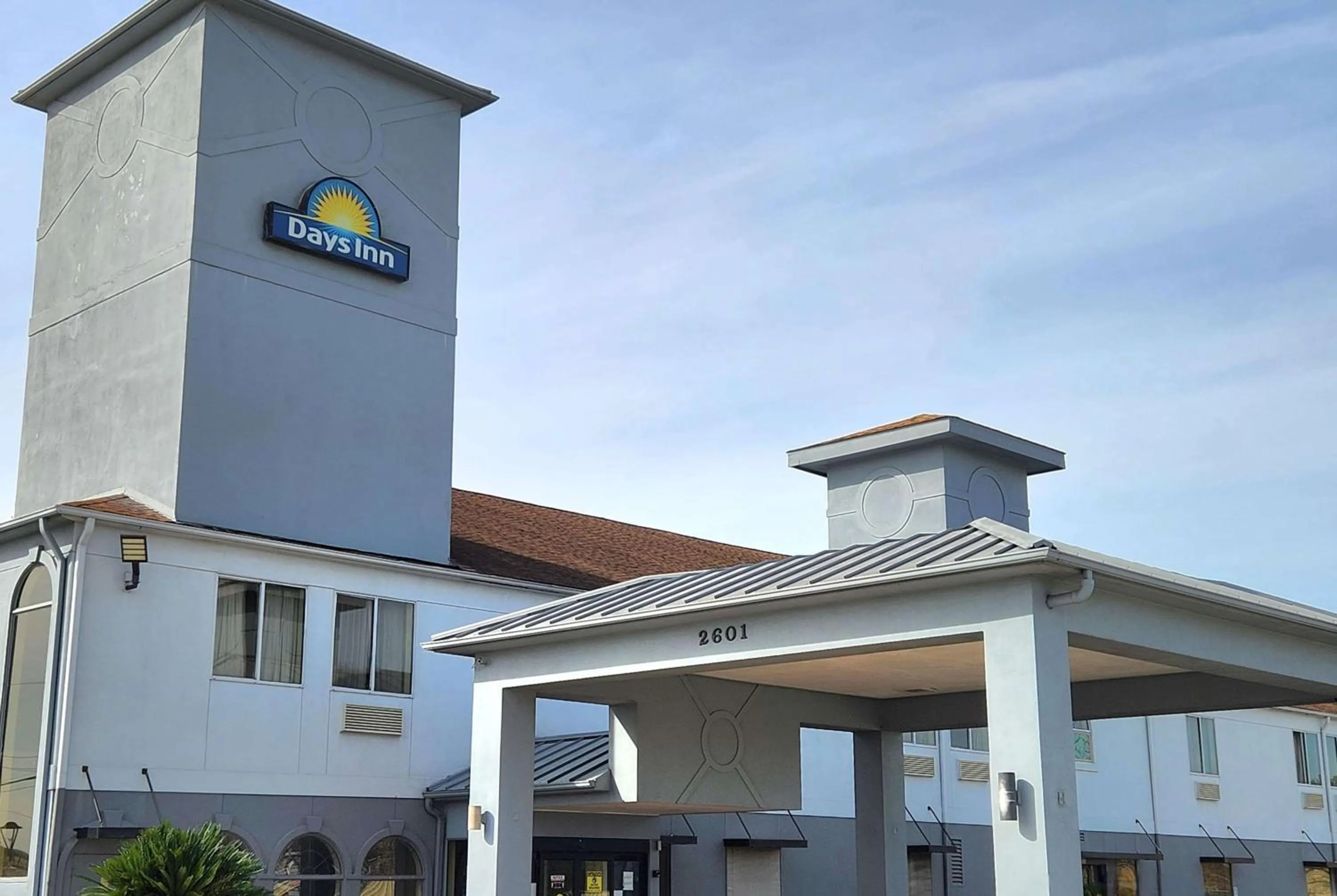 Property building in Days Inn & Suites by Wyndham Pasadena