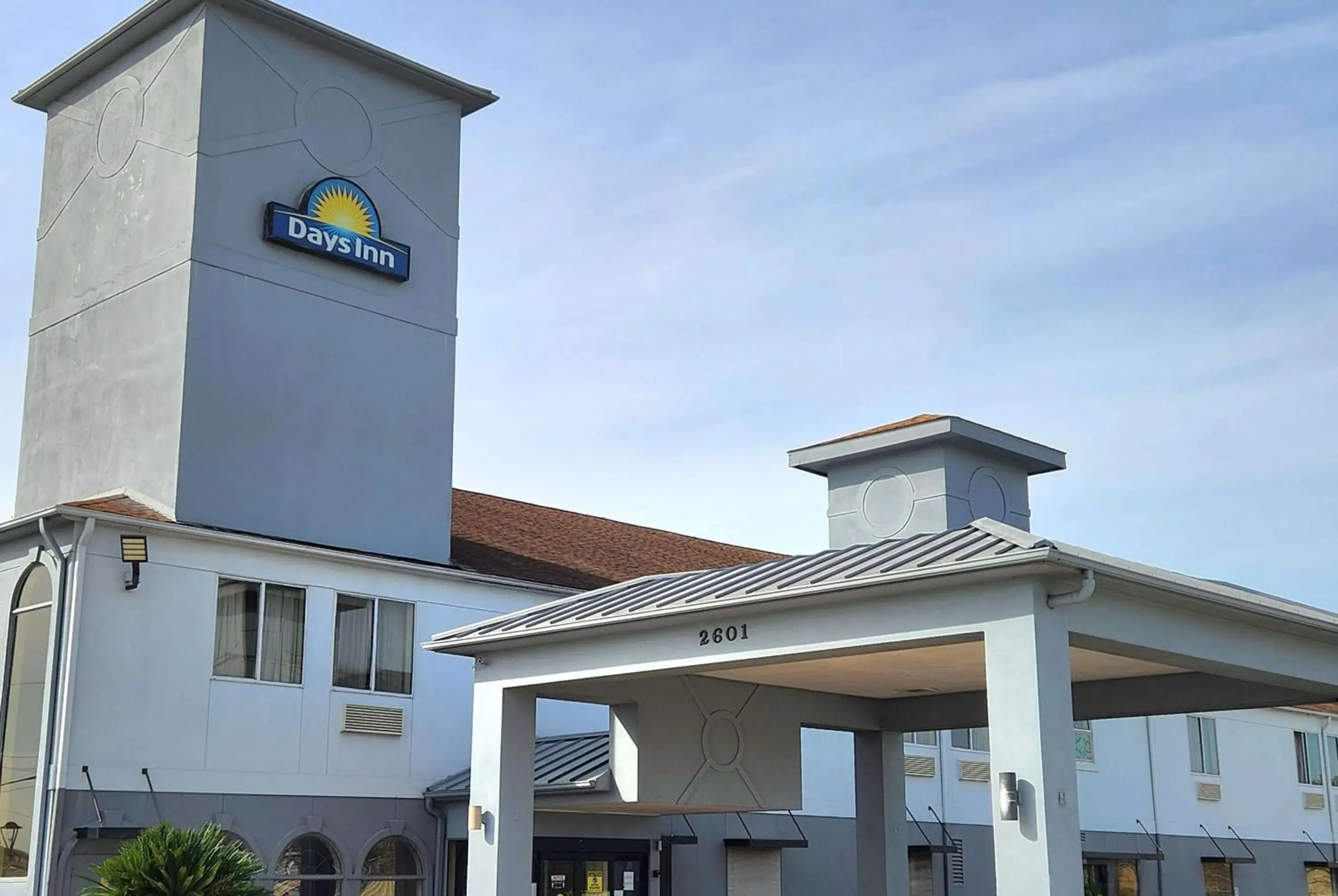 Property building in Days Inn & Suites by Wyndham Pasadena Property building in Days Inn & Suites by Wyndham Pasadena