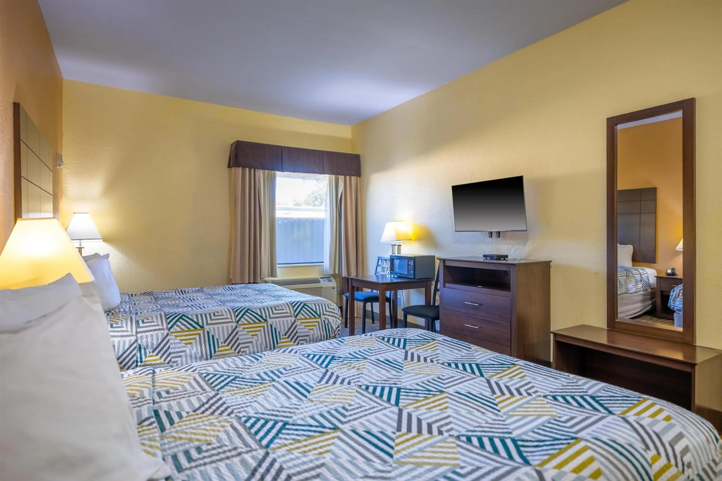 Photo of the whole room, Bed in Studio 6 Suites Pasadena, TX