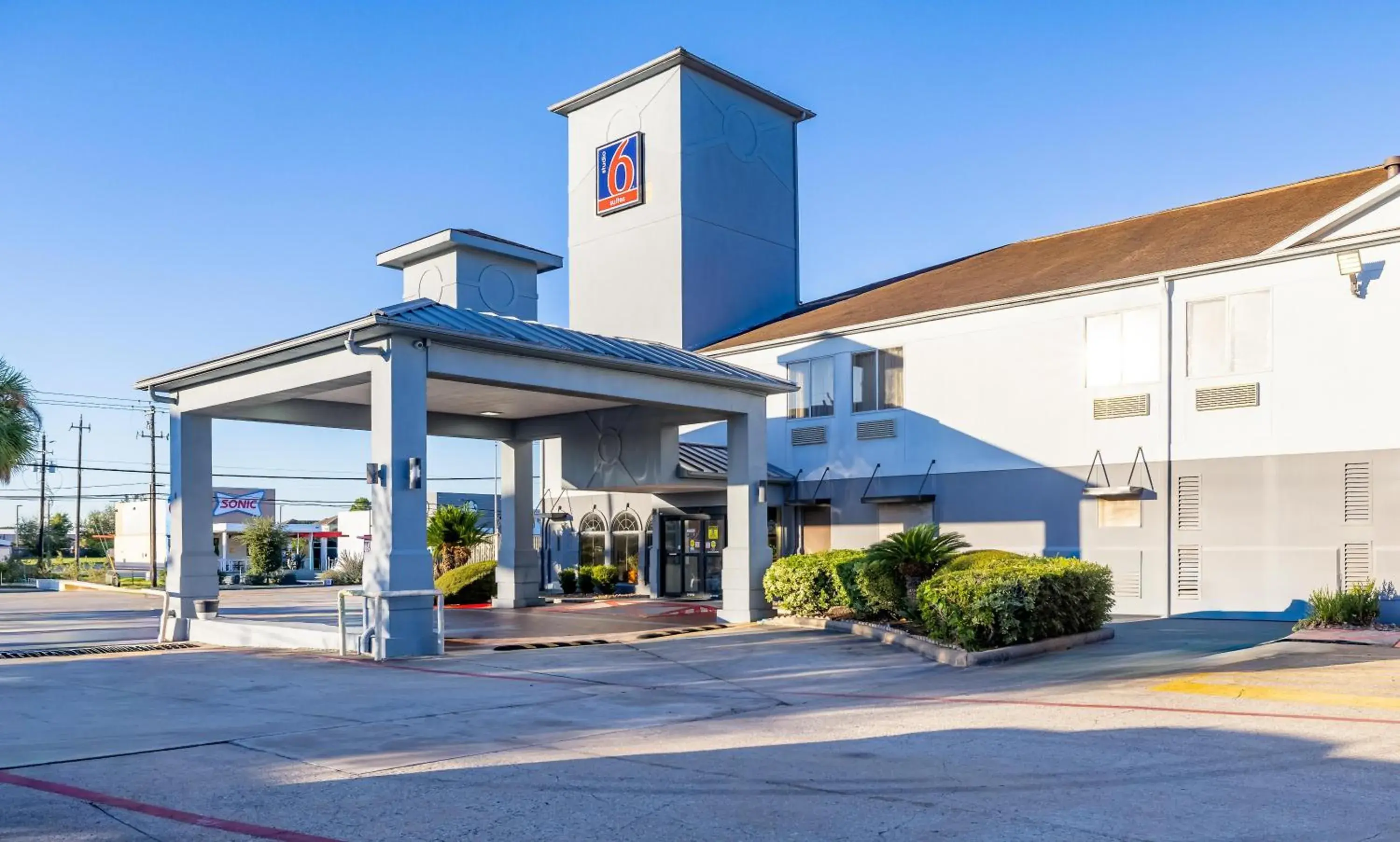 Property building in Studio 6 Suites Pasadena, TX Property building in Studio 6 Suites Pasadena, TX