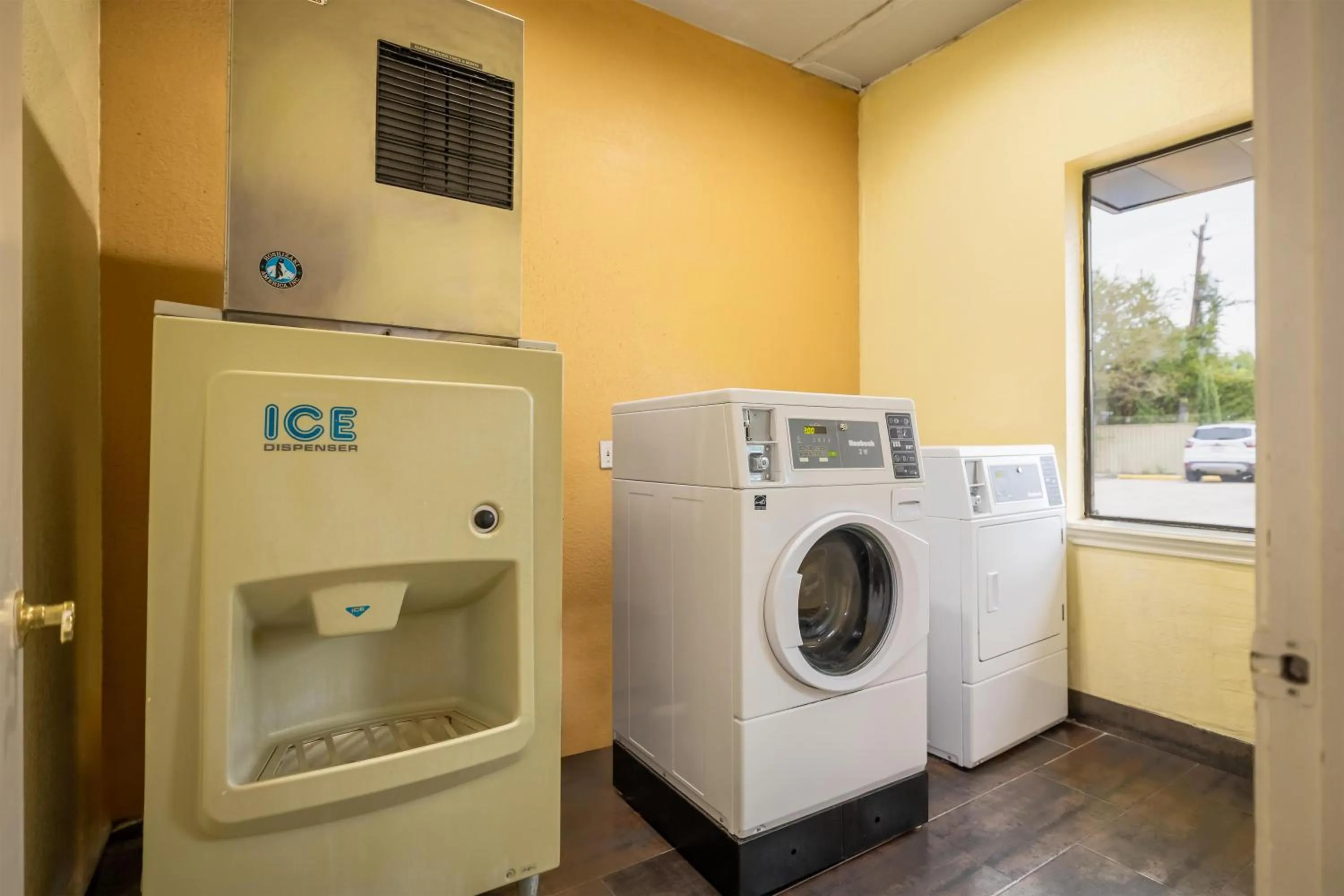 laundry in Studio 6 Suites Pasadena, TX