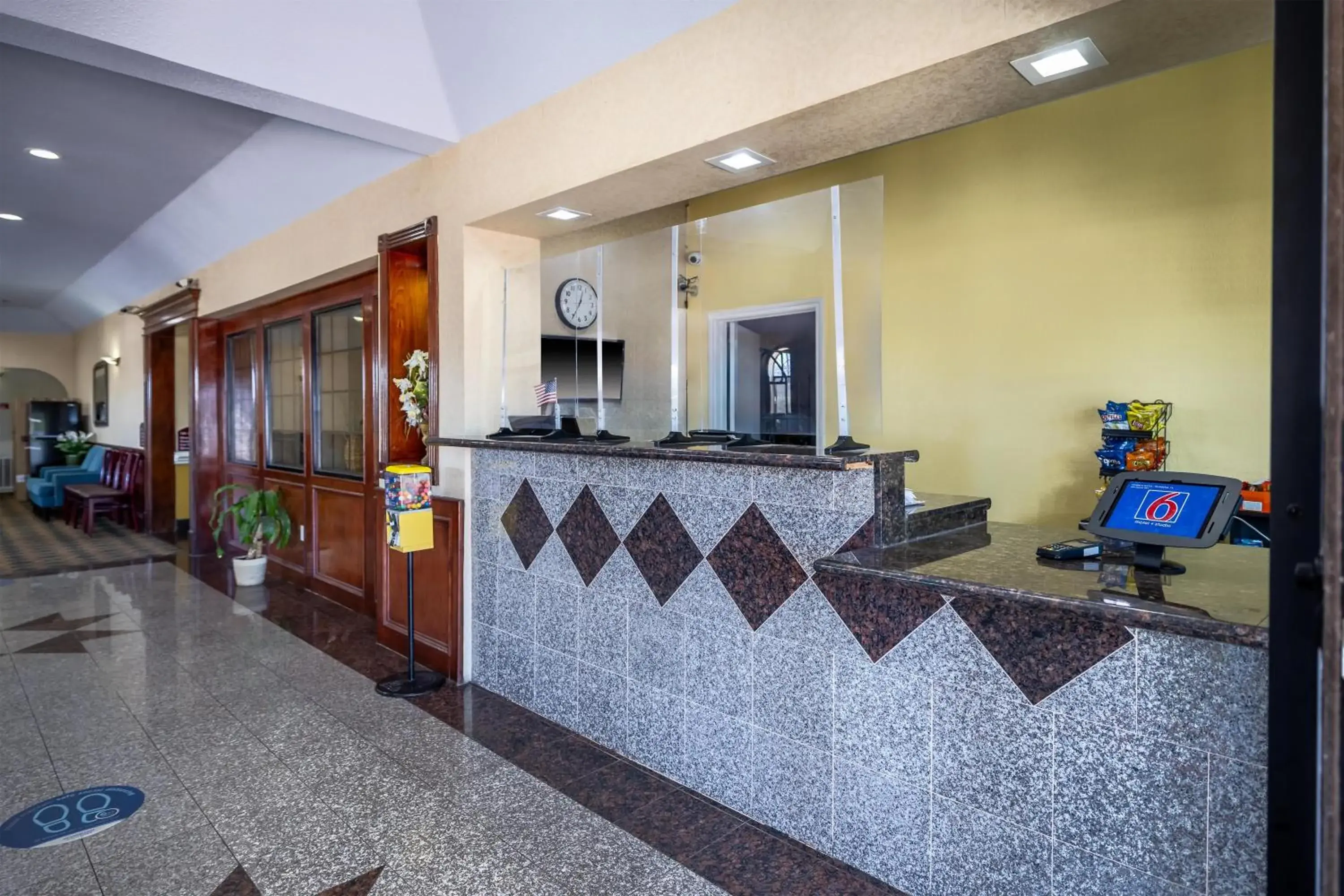 Lobby or reception in Studio 6 Suites Pasadena, TX Lobby or reception in Studio 6 Suites Pasadena, TX