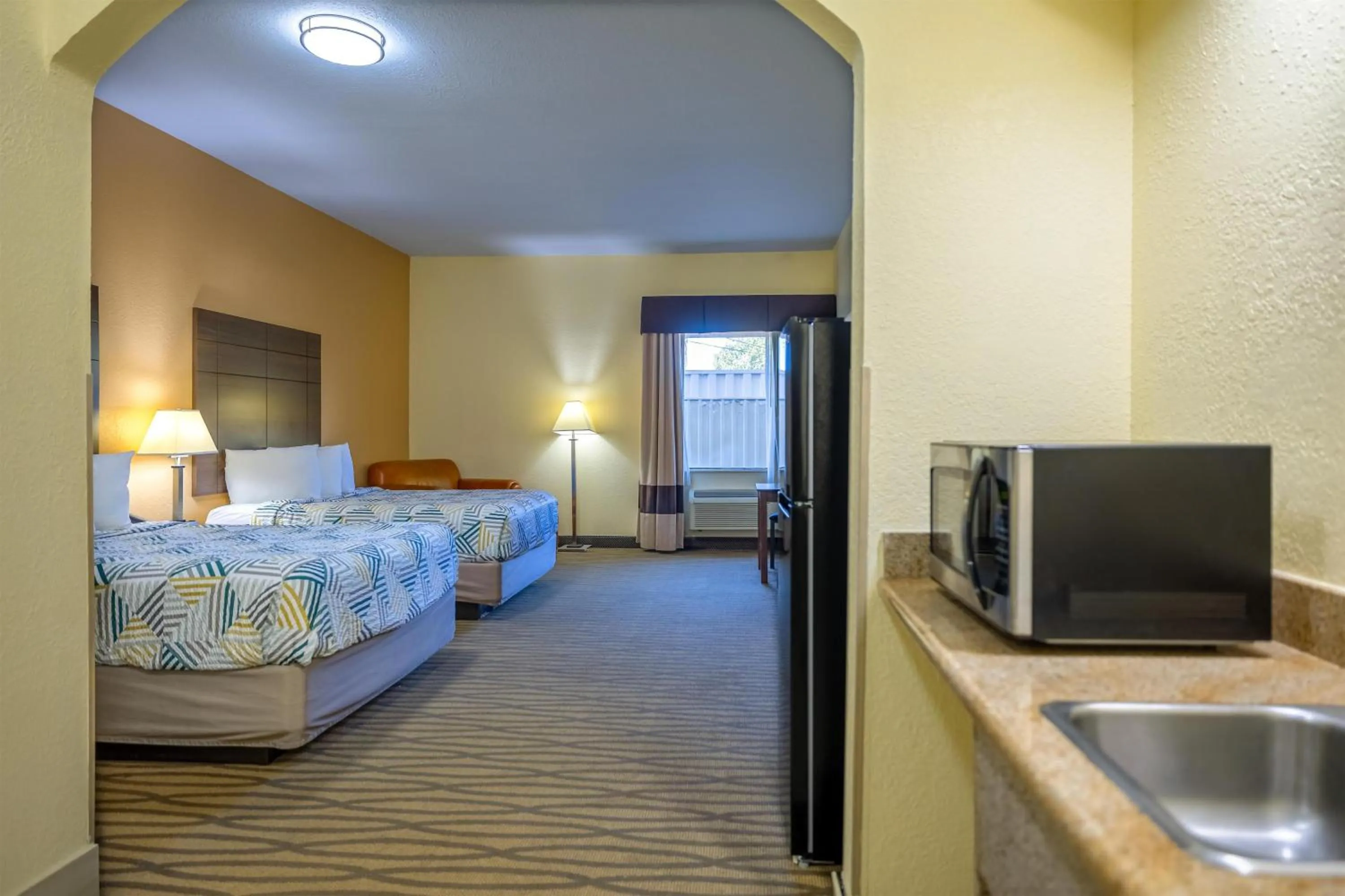 Photo of the whole room, Bed in Studio 6 Suites Pasadena, TX