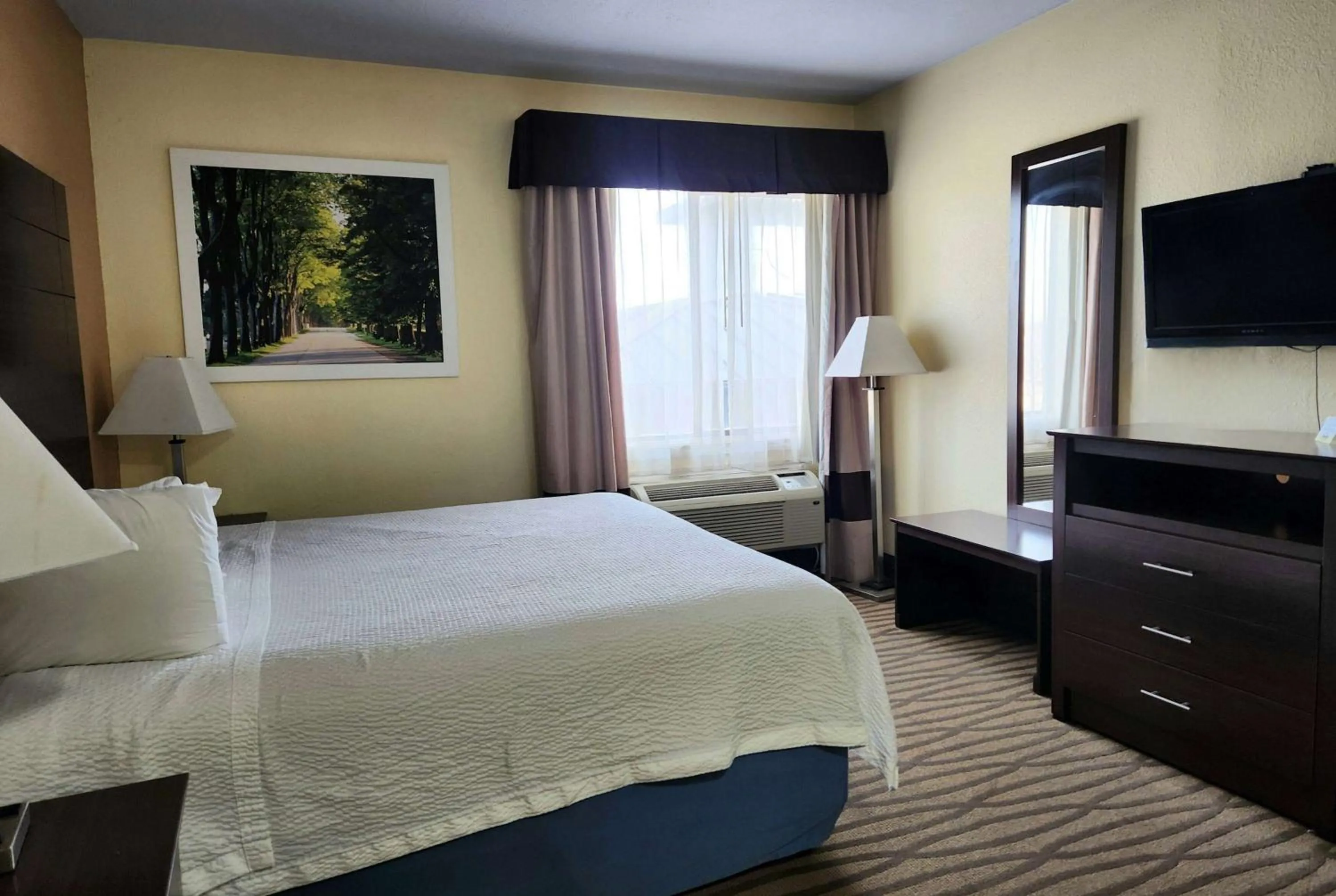 Photo of the whole room in Days Inn & Suites by Wyndham Pasadena