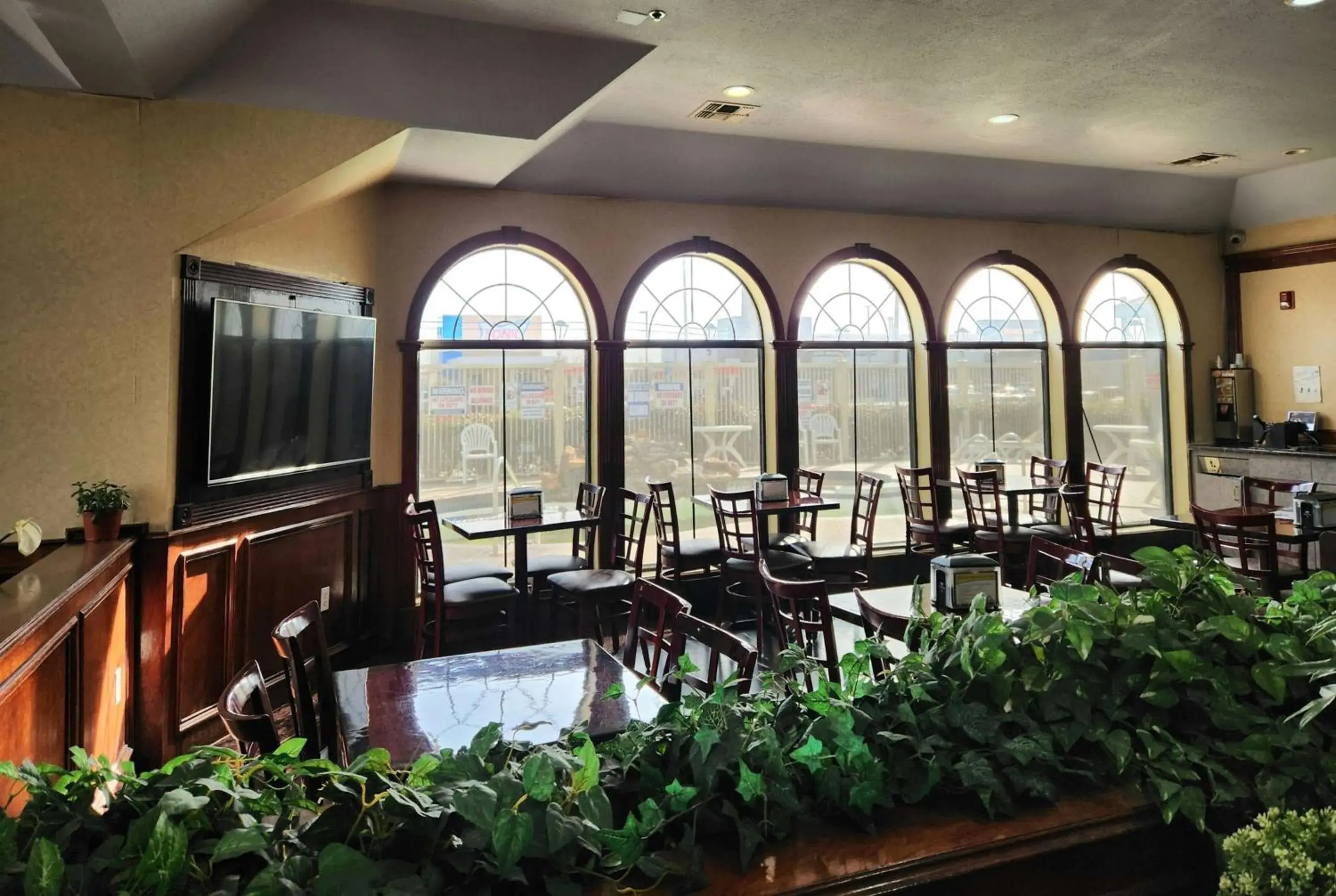 Lobby or reception in Days Inn & Suites by Wyndham Pasadena Lobby or reception in Days Inn & Suites by Wyndham Pasadena