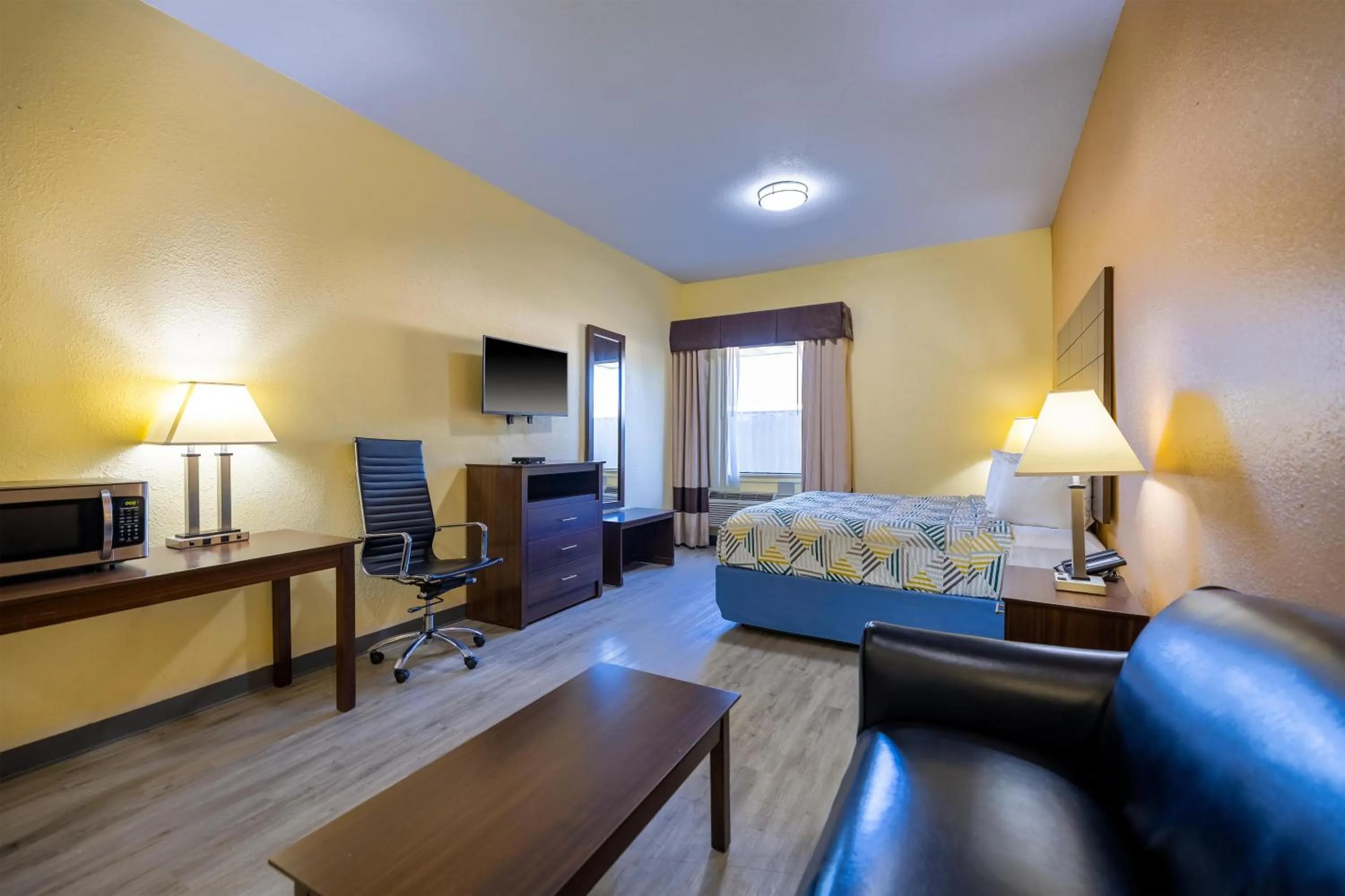 Photo of the whole room, Bed in Studio 6 Suites Pasadena, TX