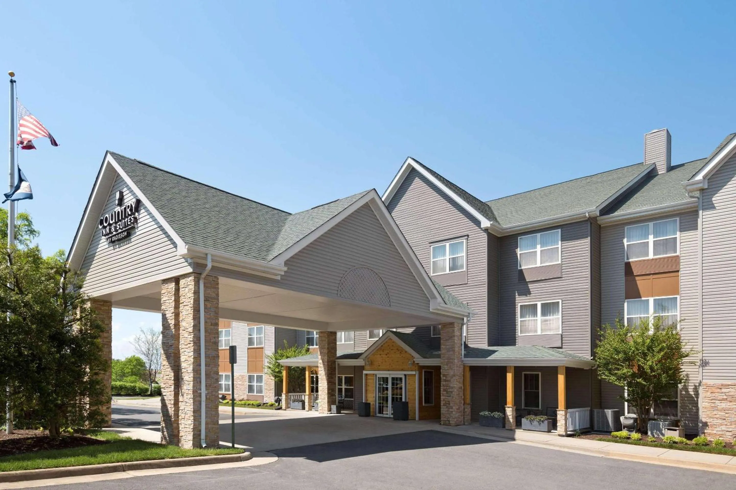 Property building in Country Inn & Suites by Radisson, Washington Dulles International Airport, VA