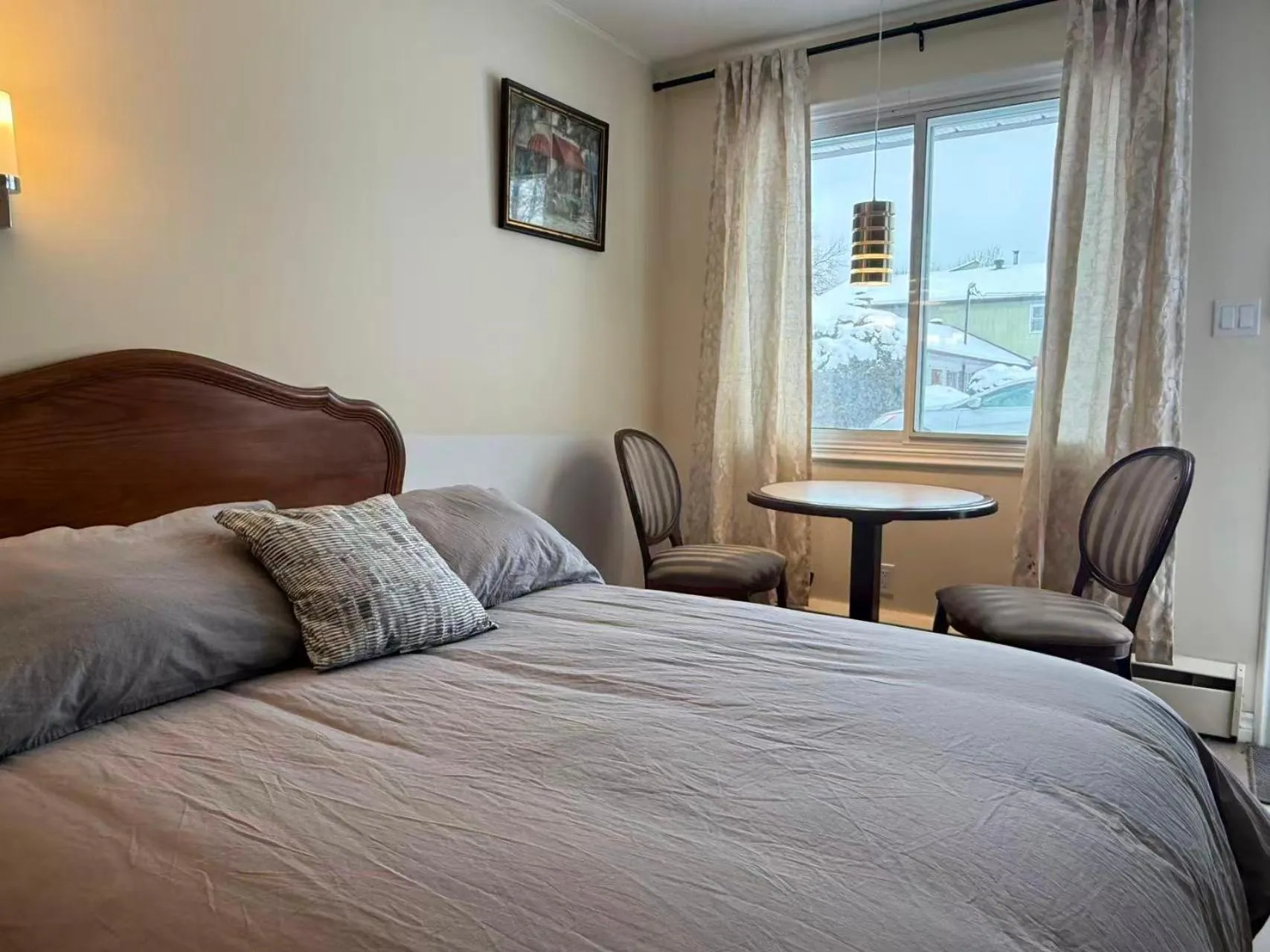 Seating area, Bed in Hotel Motel La Marquise