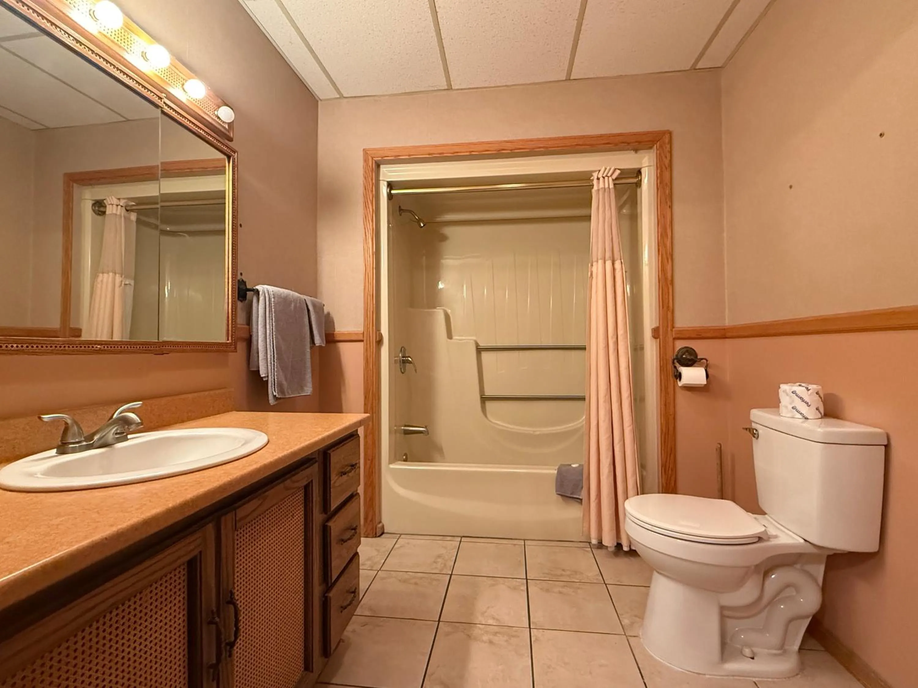 Shower in Hotel Motel La Marquise