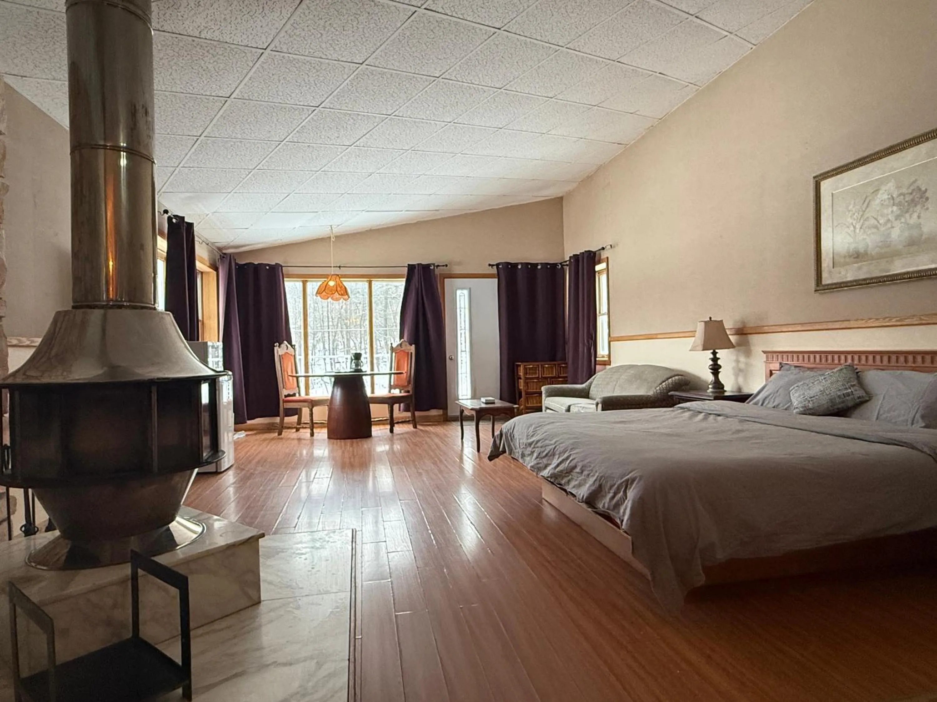 Photo of the whole room, Bed in Hotel Motel La Marquise