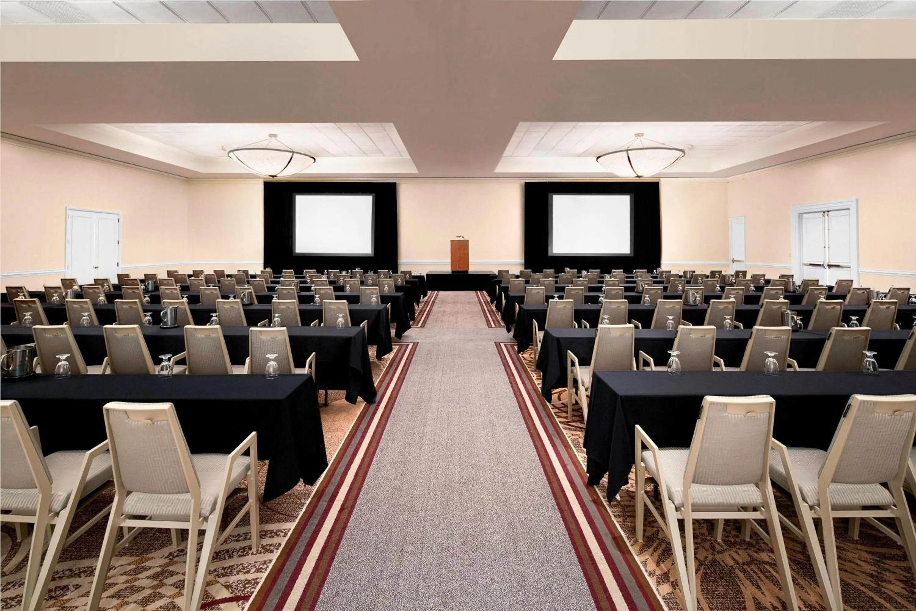 Meeting/conference room in Sheraton Raleigh Hotel