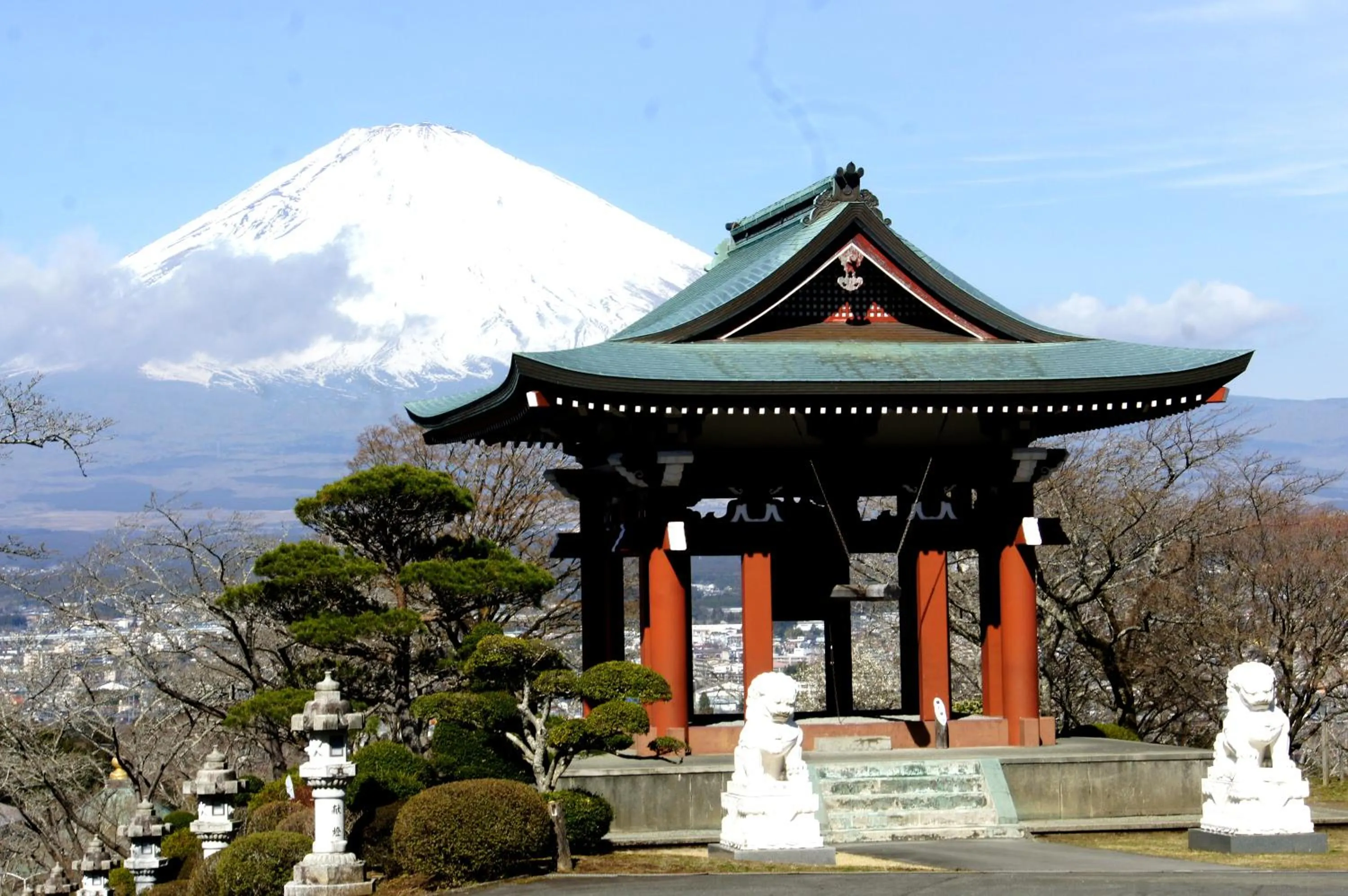Mountain view in Mt Fuji View Villa Fujino Kirameki Fujigotemba