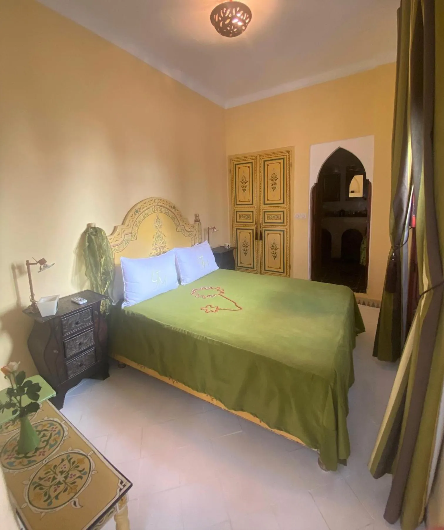 Bedroom, Bed in Les Jardins Mandaline