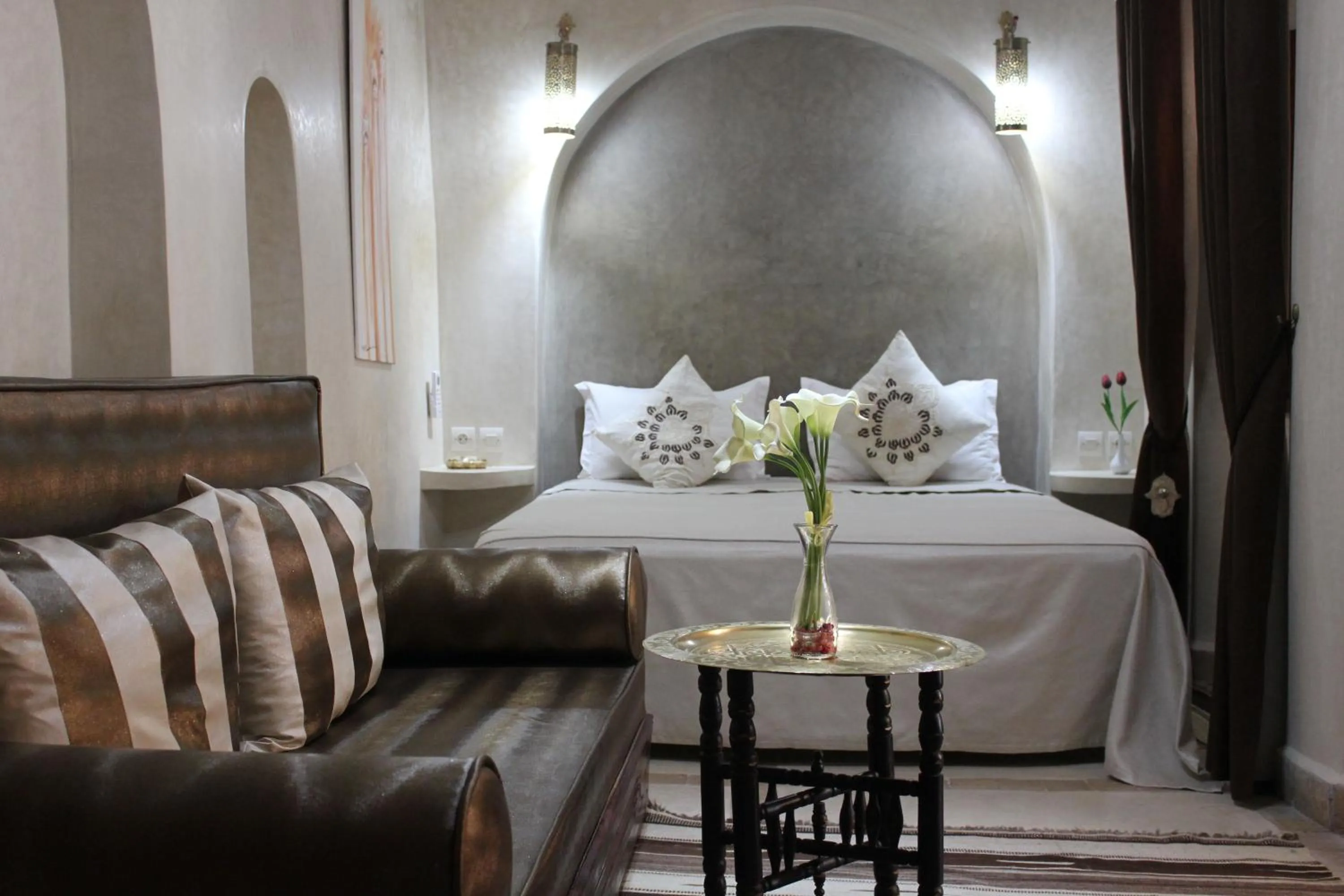 Bedroom, Bed in Les Jardins Mandaline