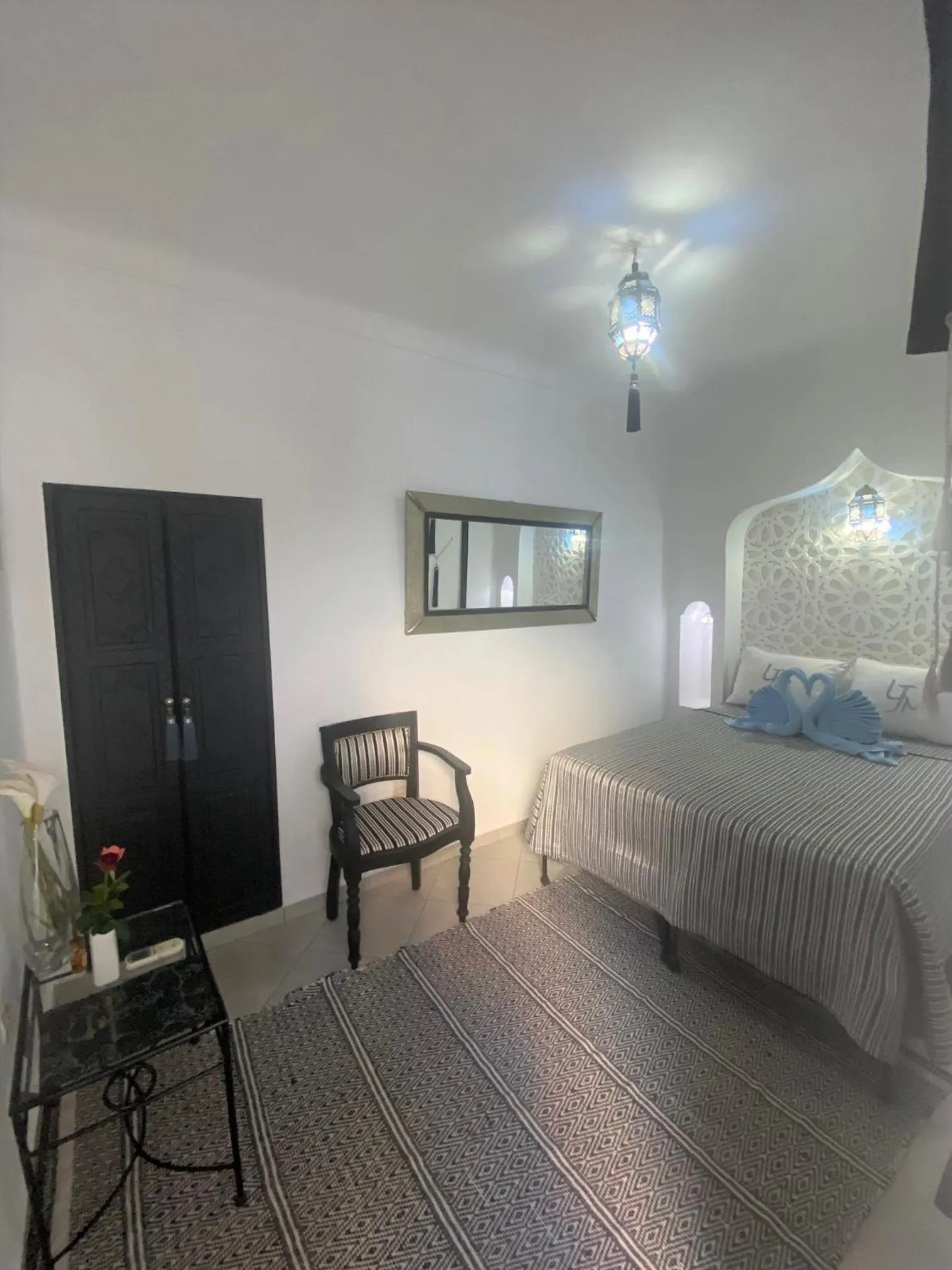 Bedroom, Bed in Les Jardins Mandaline