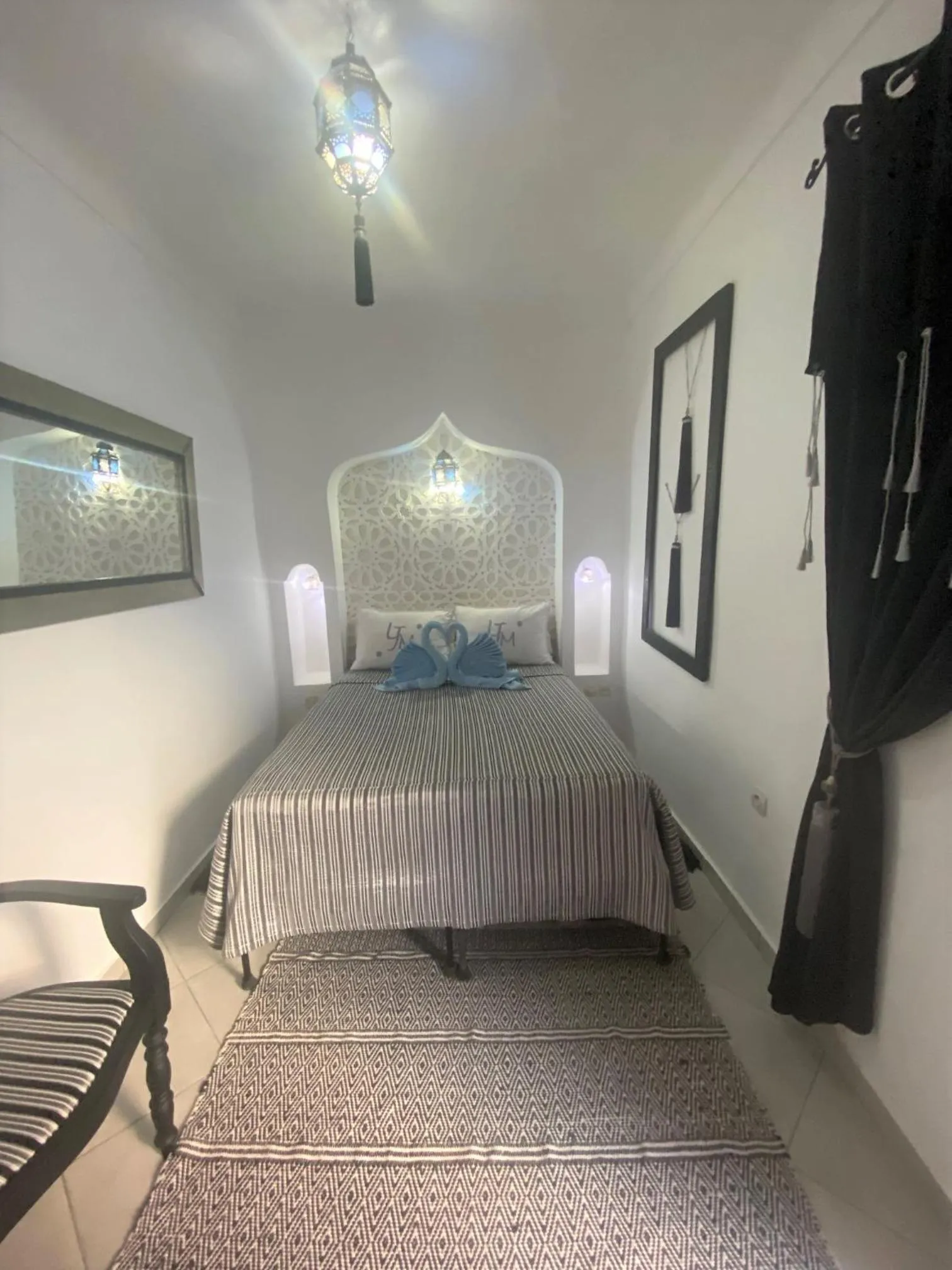 Bedroom, Bed in Les Jardins Mandaline