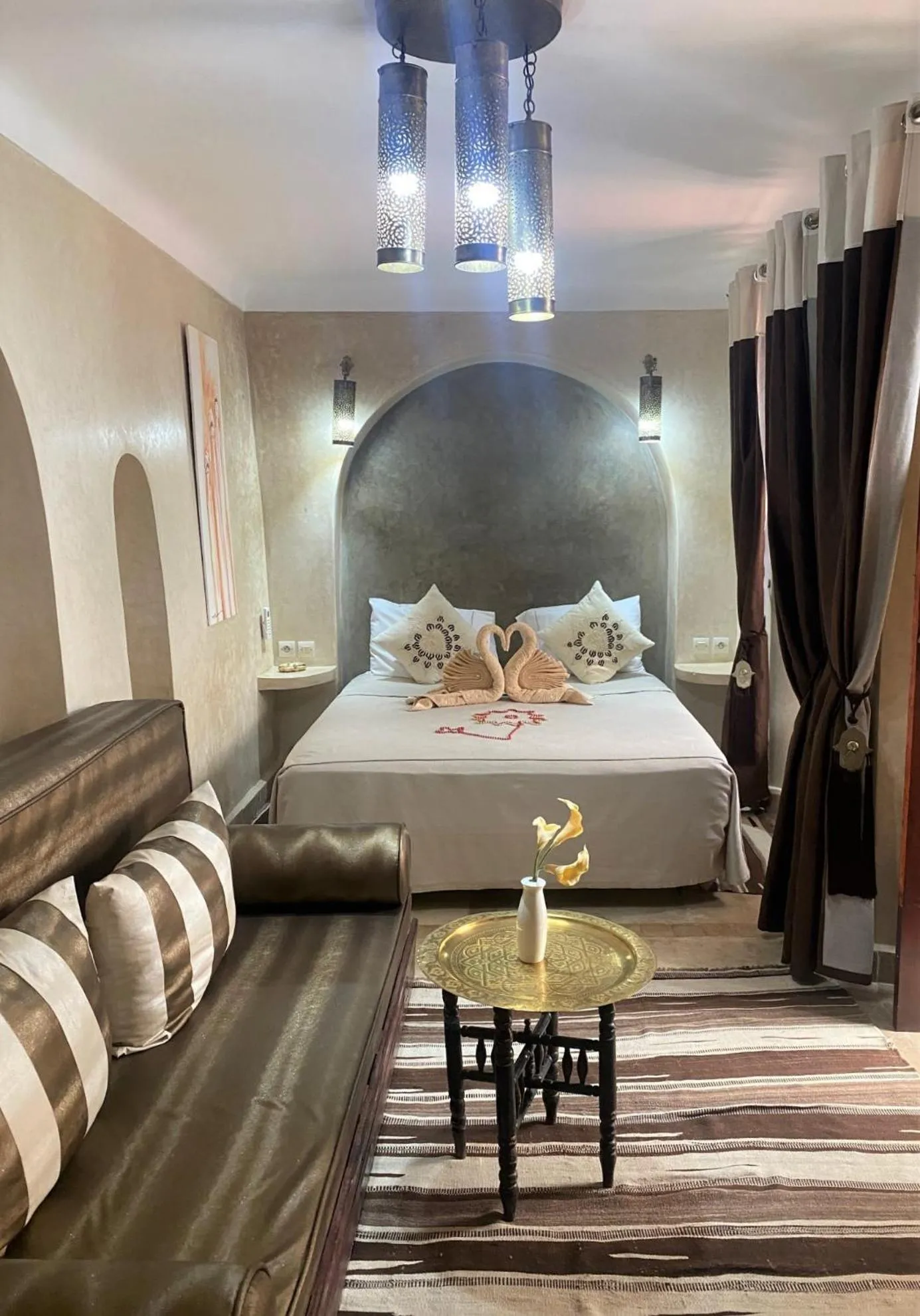 Bedroom, Bed in Les Jardins Mandaline