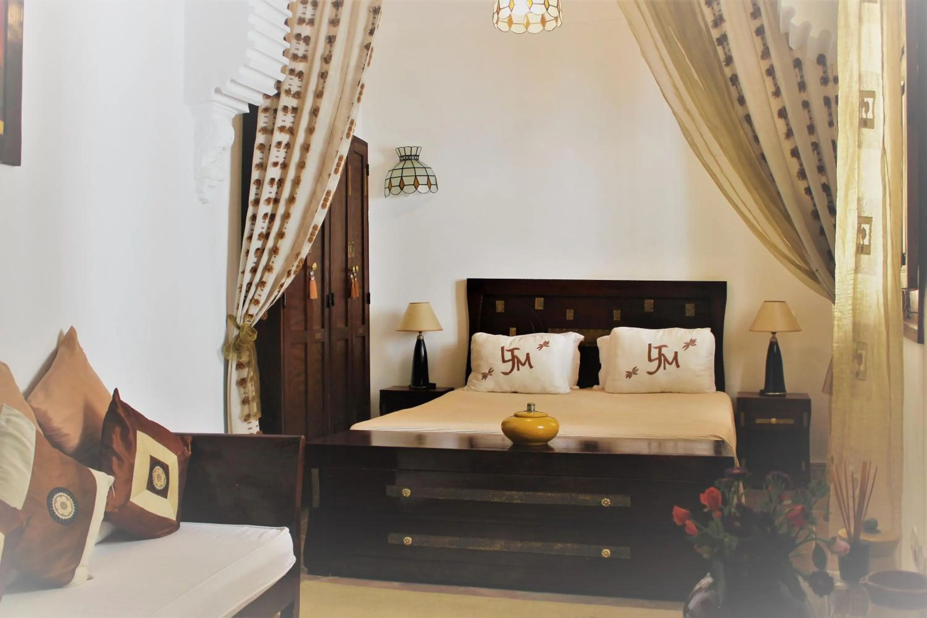 Bedroom, Bed in Les Jardins Mandaline