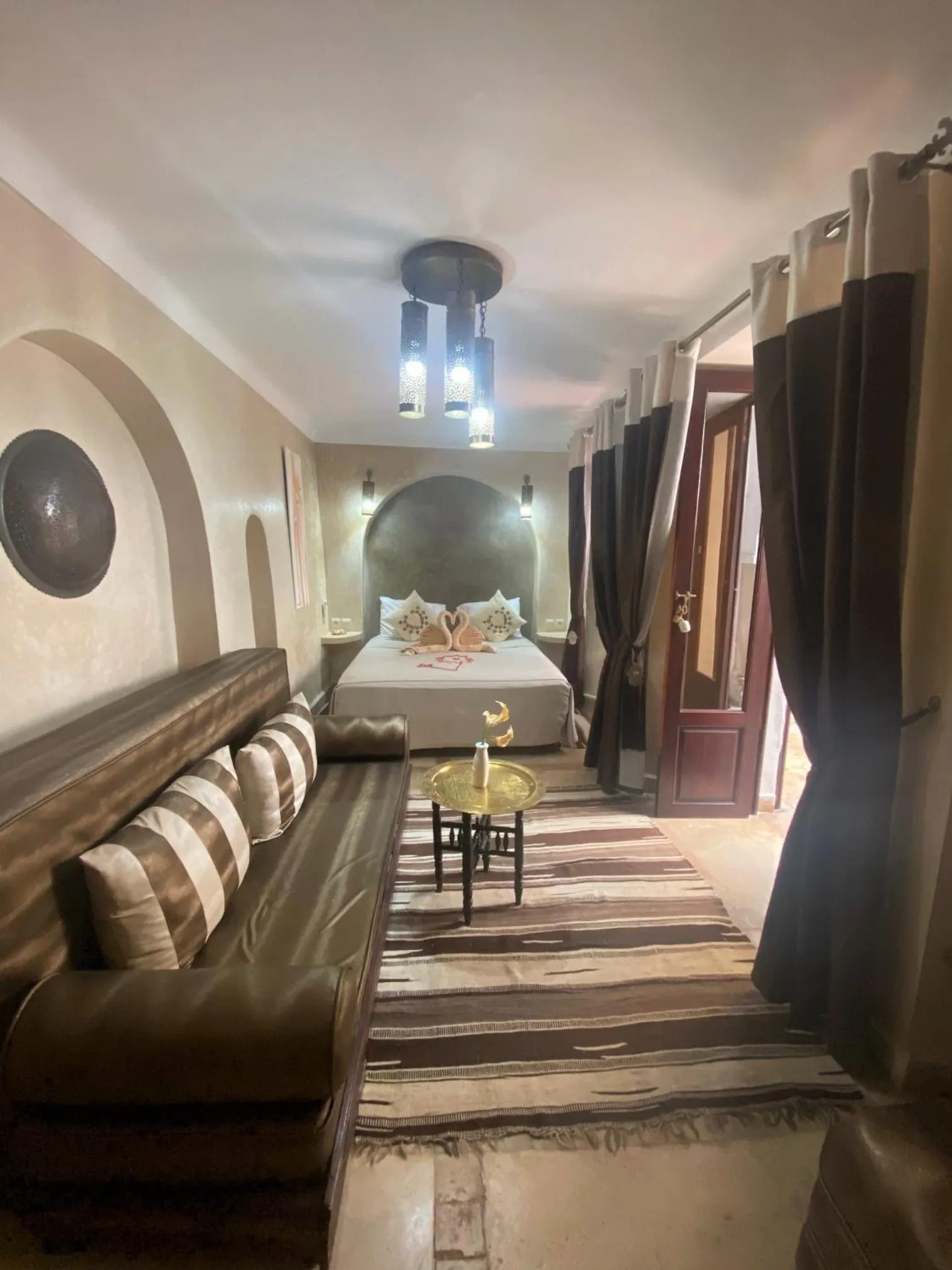 Bedroom, Bed in Les Jardins Mandaline