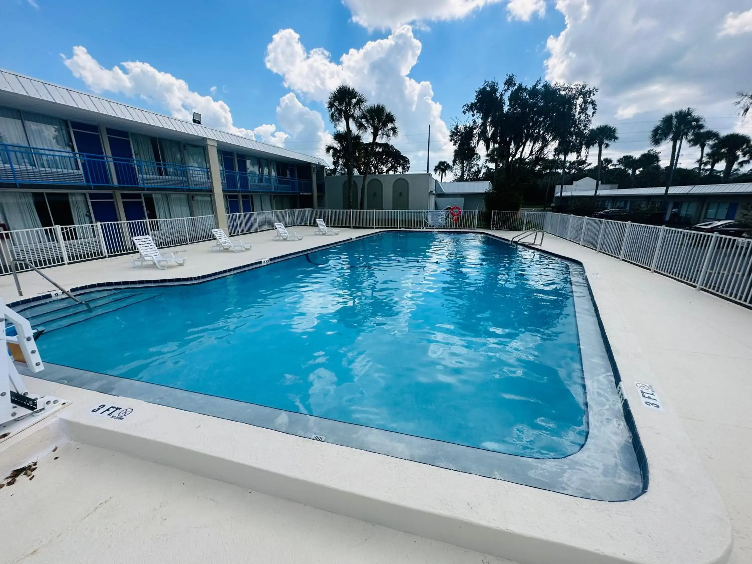 Pool view in Rodeway Inn Pool view in Rodeway Inn