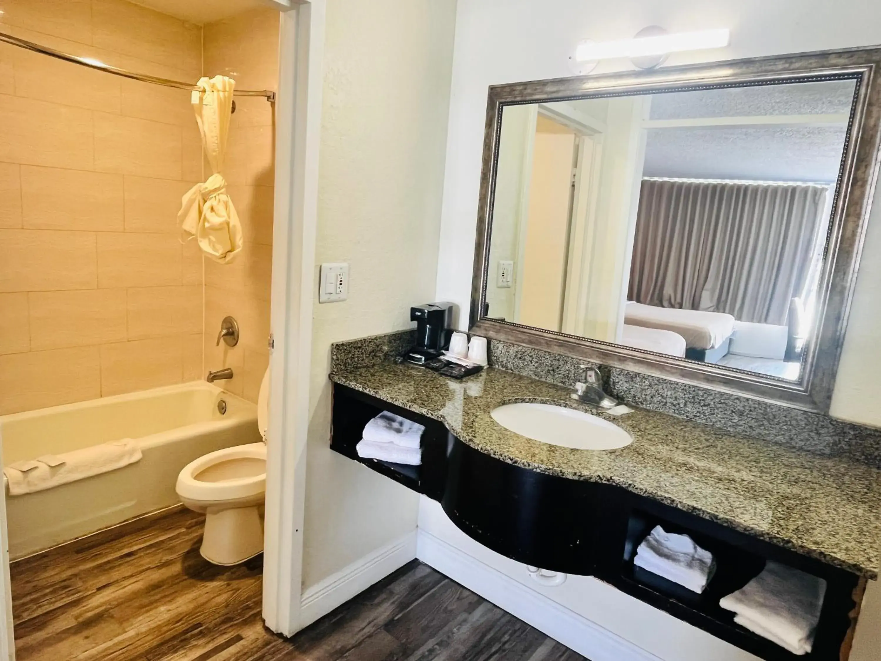 Standard Queen Room with Two Queen Beds - Non-Smoking in Rodeway Inn Standard Queen Room with Two Queen Beds - Non-Smoking in Rodeway Inn